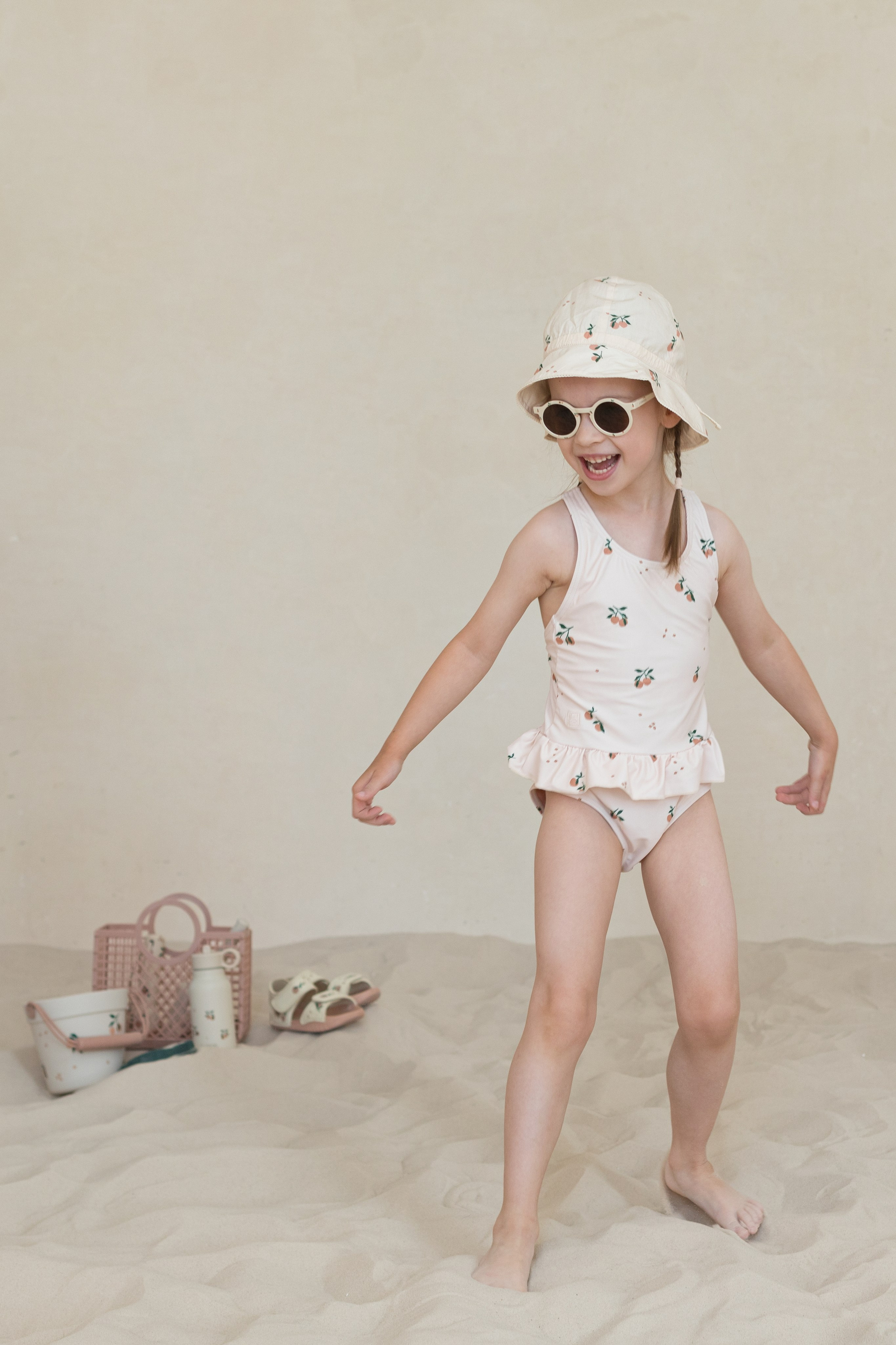 Фотосессия в песке для детского бренда. Детский и контент фотограф Надя Волкова Санкт-Петербург