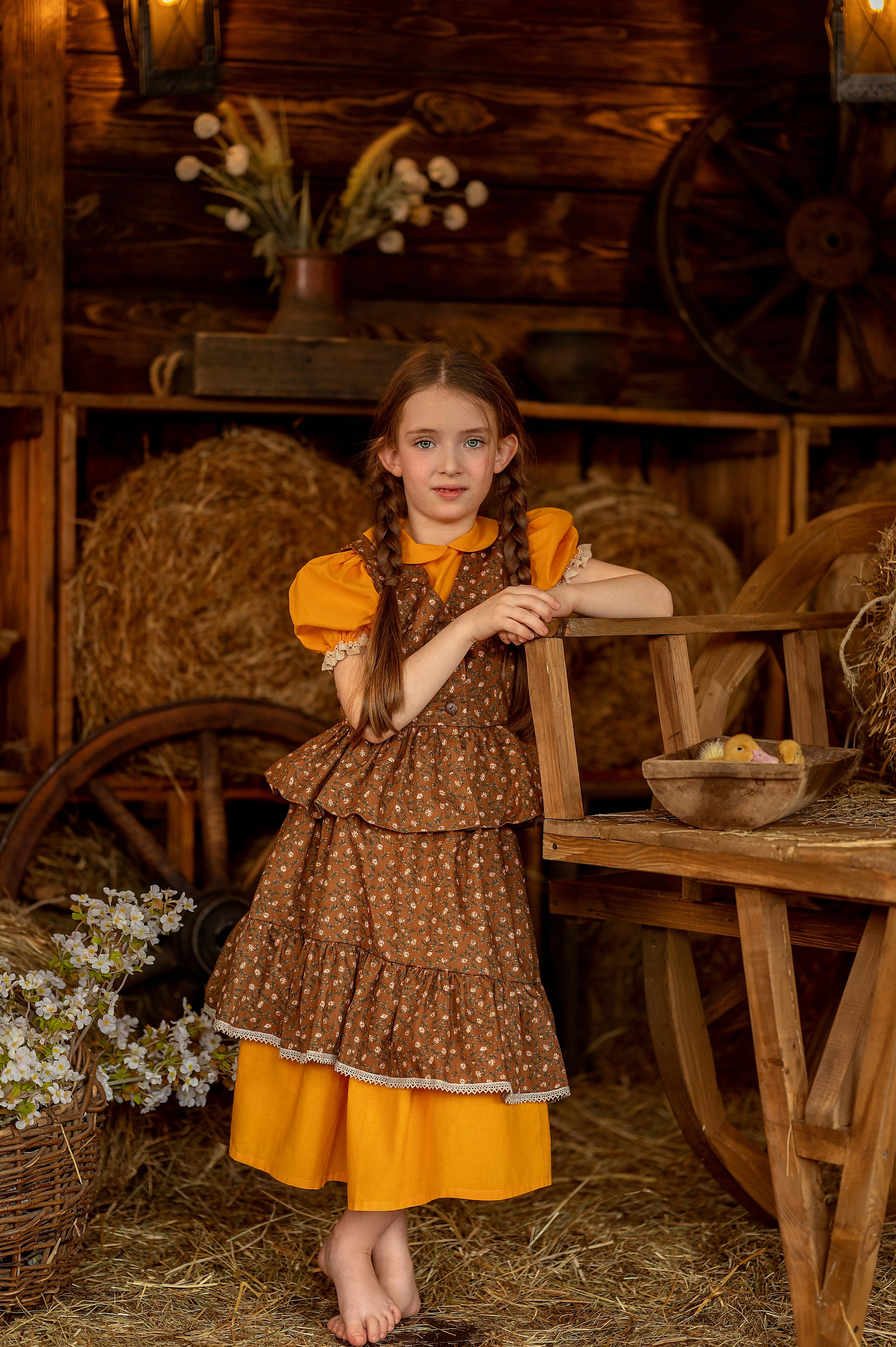 Фотосессия на сеновале Леонардо студия. Детский и семейный фотограф г. Москва Оксана Катаджи