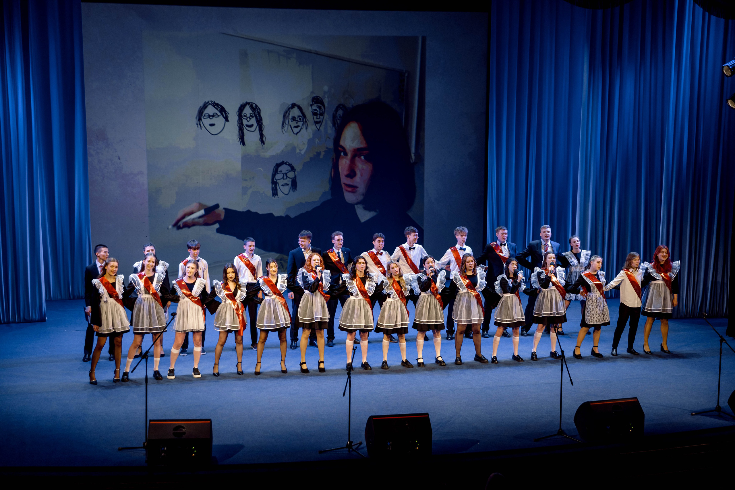 Гимназия 25 — последний звонок (Драм Театр). Свадебный фотограф Иркутск, репортажный фотограф Иркутск