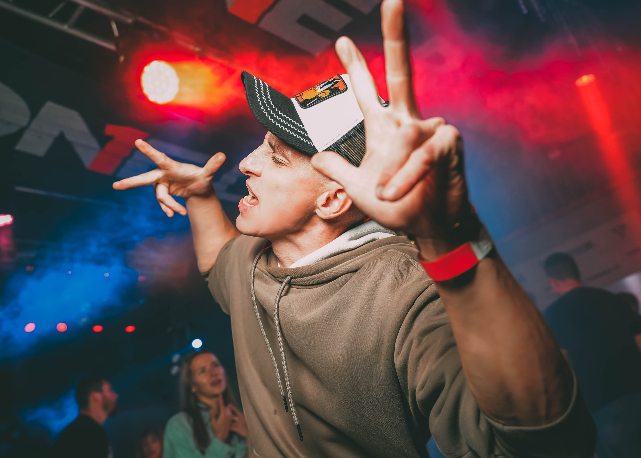 ONE BAR. NIGHT VISION ФОТОГРАФЫ И ВИДЕОГРАФЫ СПБ