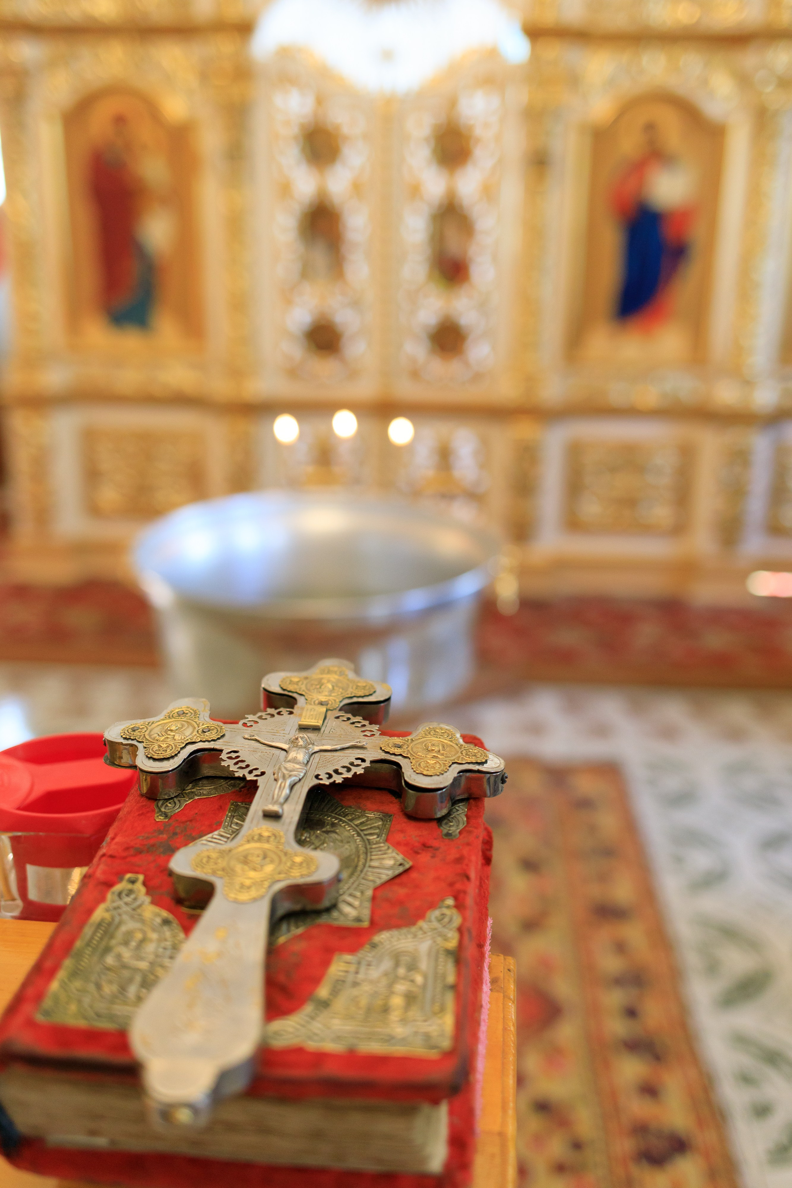 Фотосъёмка таинства крещения и крестин в городах Я фотограф снимающий венчания в городах Минеральные Воды, Пятигорск, Кисловодск, Ессентуки,. Репортажный и свадебный фотограф Пятигорск и КМВ