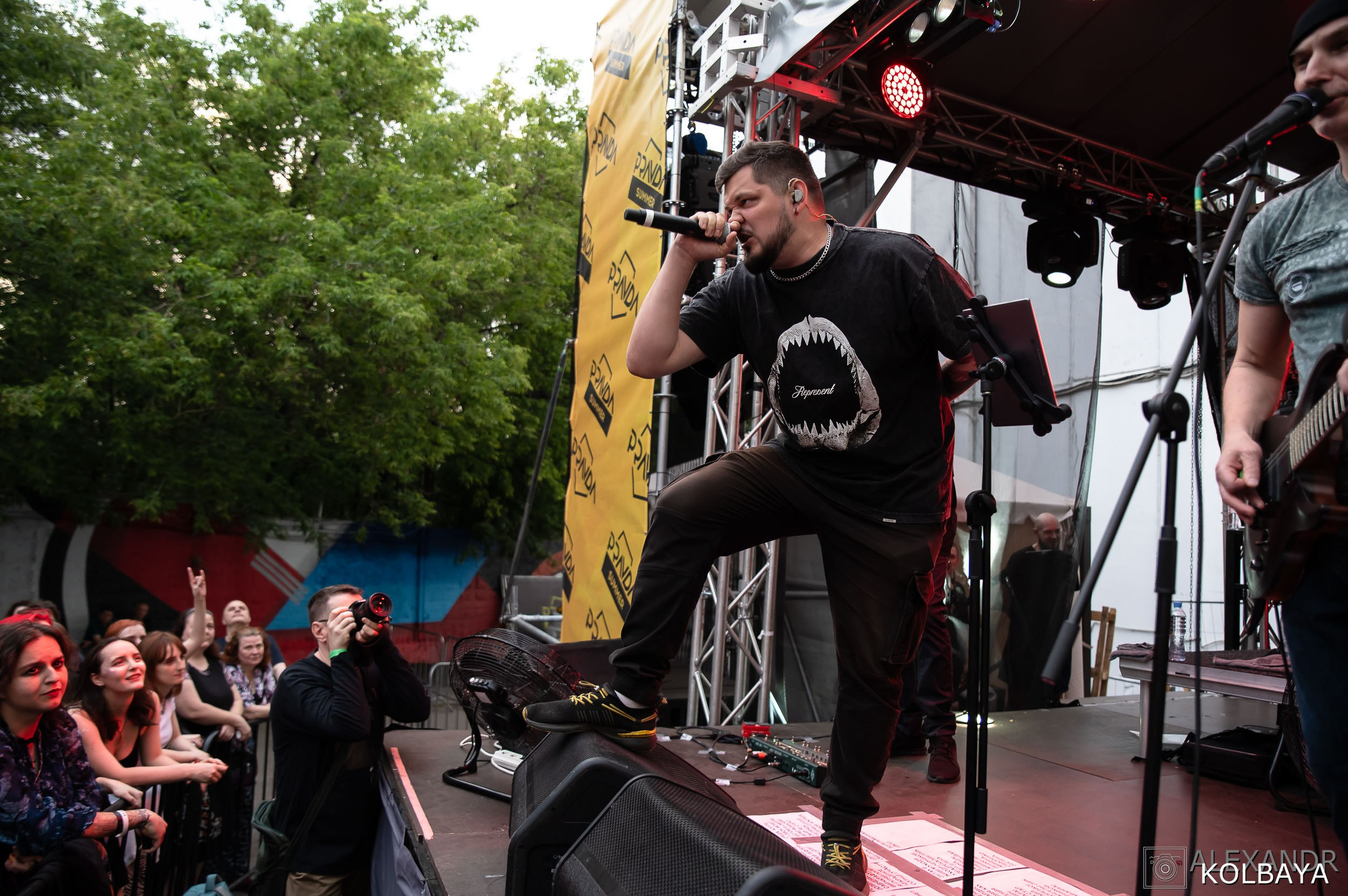 Фоторепортаж с мэшап концерта группы Черный Обелиск 4 июля 2024 года. Концертный и театральный репортажный фотограф в Москве Александр Колбая