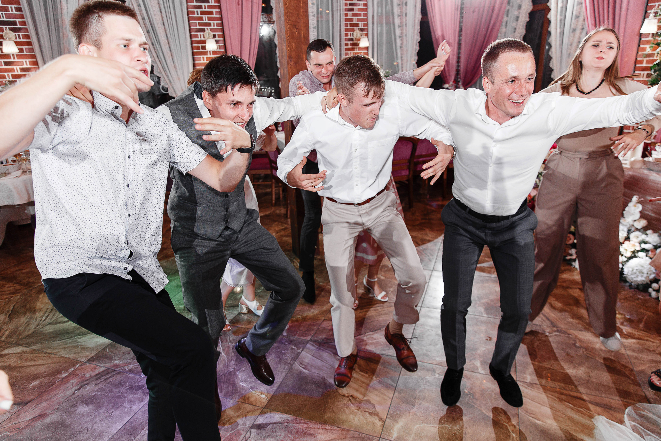 Свадебная фотосессия в ресторане Бэрэчэт г. Майкоп. Дмитрий Шевченко свадебное фото в г. Краснодар — Армавир — Лабинск