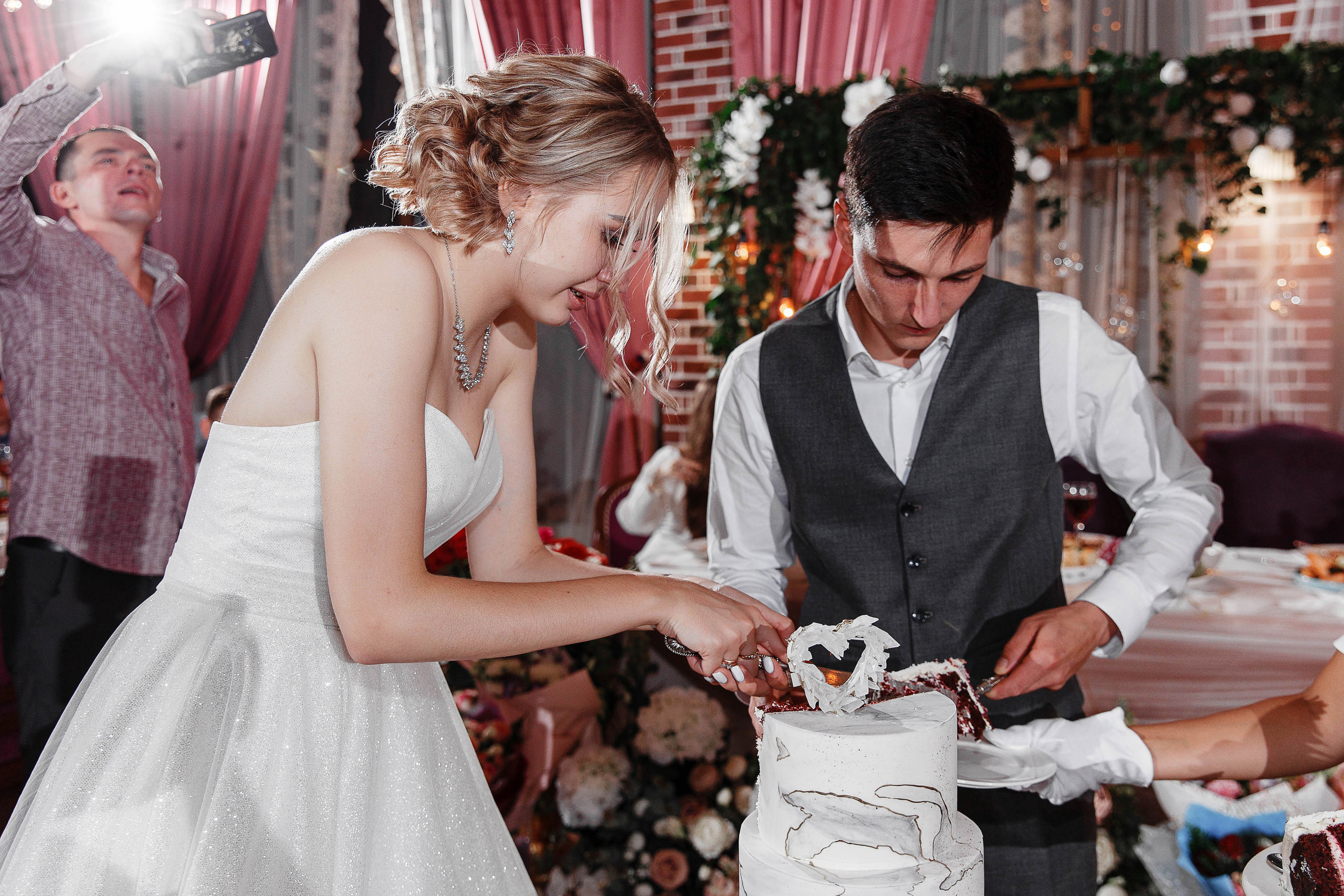 Свадебная фотосессия в ресторане Бэрэчэт г. Майкоп. Дмитрий Шевченко свадебное фото в г. Краснодар — Армавир — Лабинск