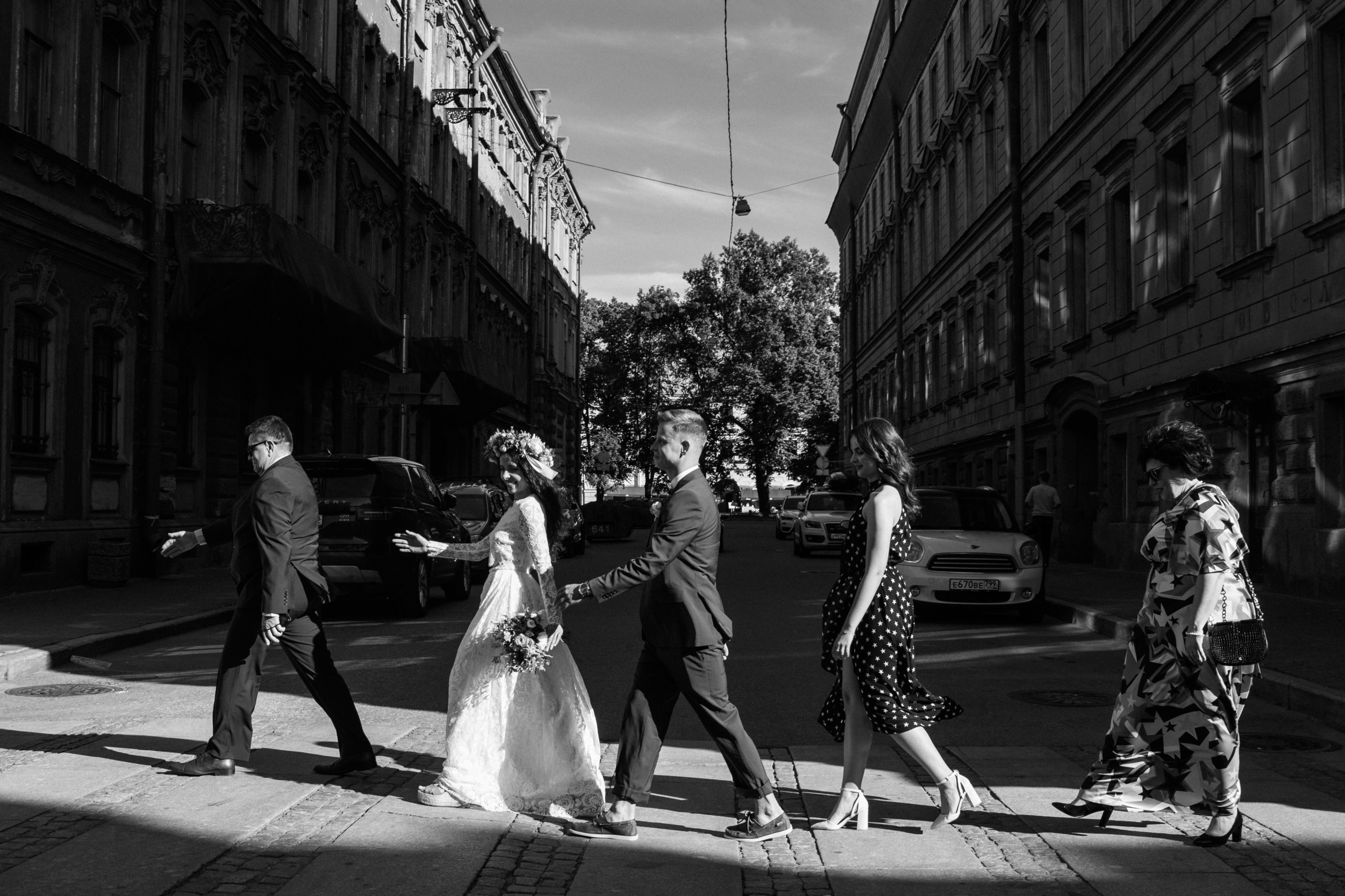 свадебное черно белое фото в стиле битлз 