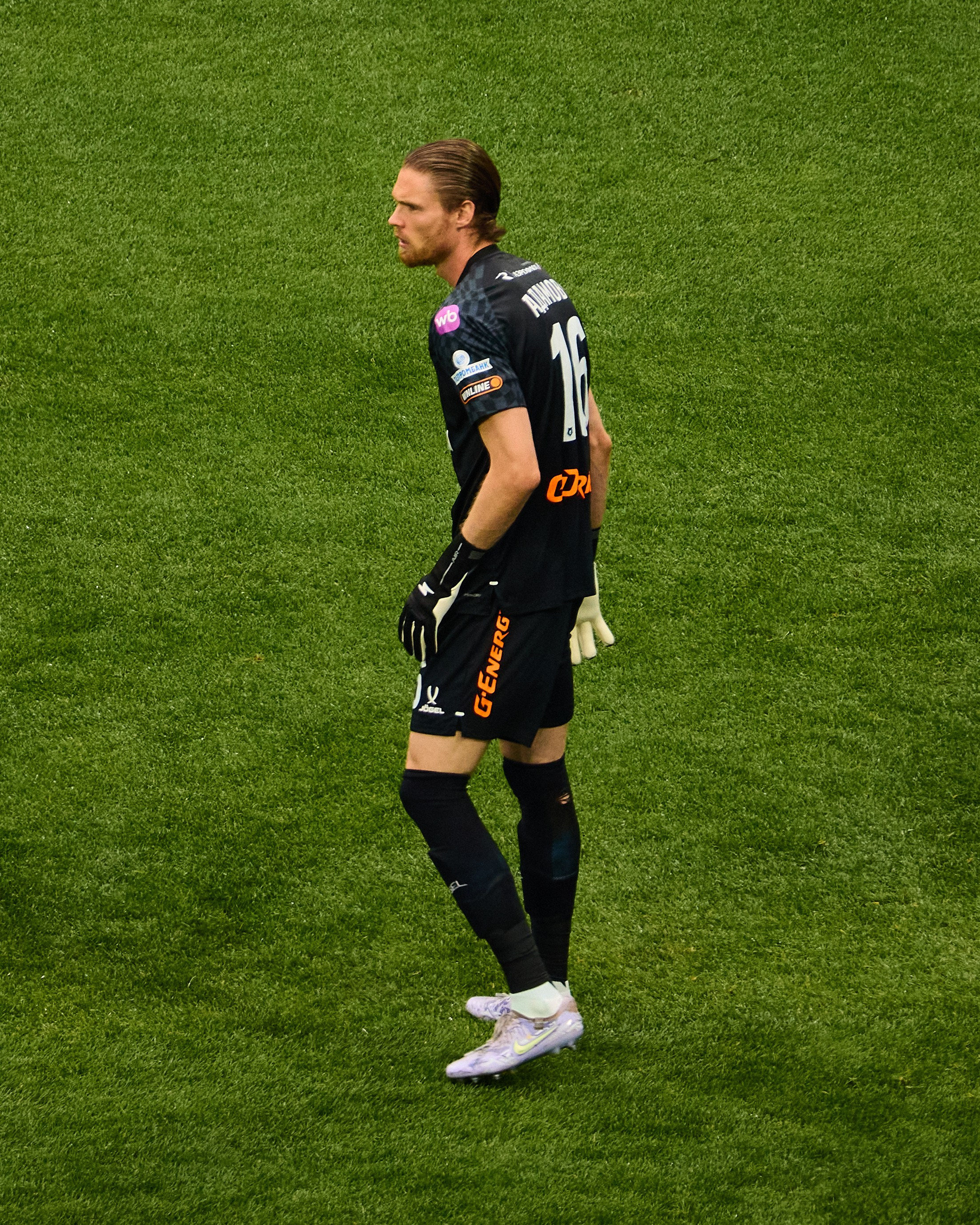 FC Zenit x Dinamo Mahachkala. Святослав Лебедев | Рекламный фотограф — Коммерческая съемка, Арт-дирекшн, AI-интеграция