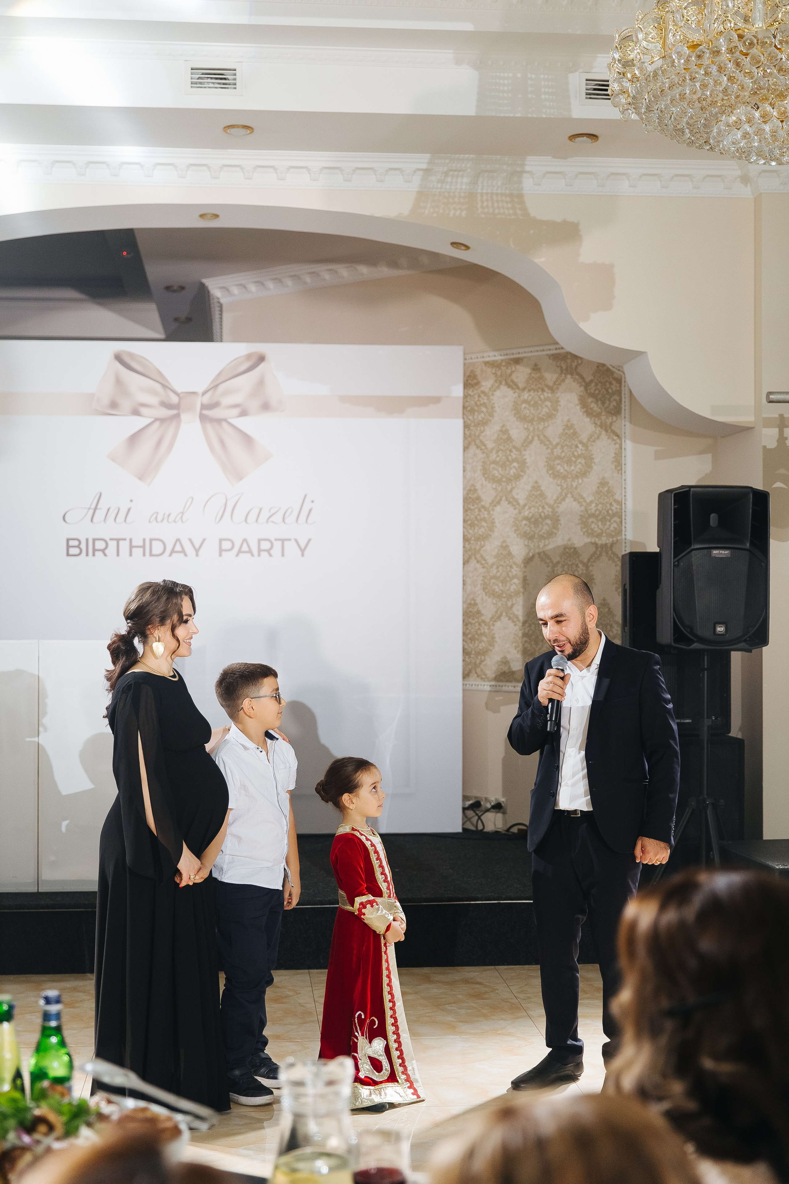 Ани и Назели. 35&5 День рождения, «Янтарь». Фотограф в Красноярске Надежда Воскресенская