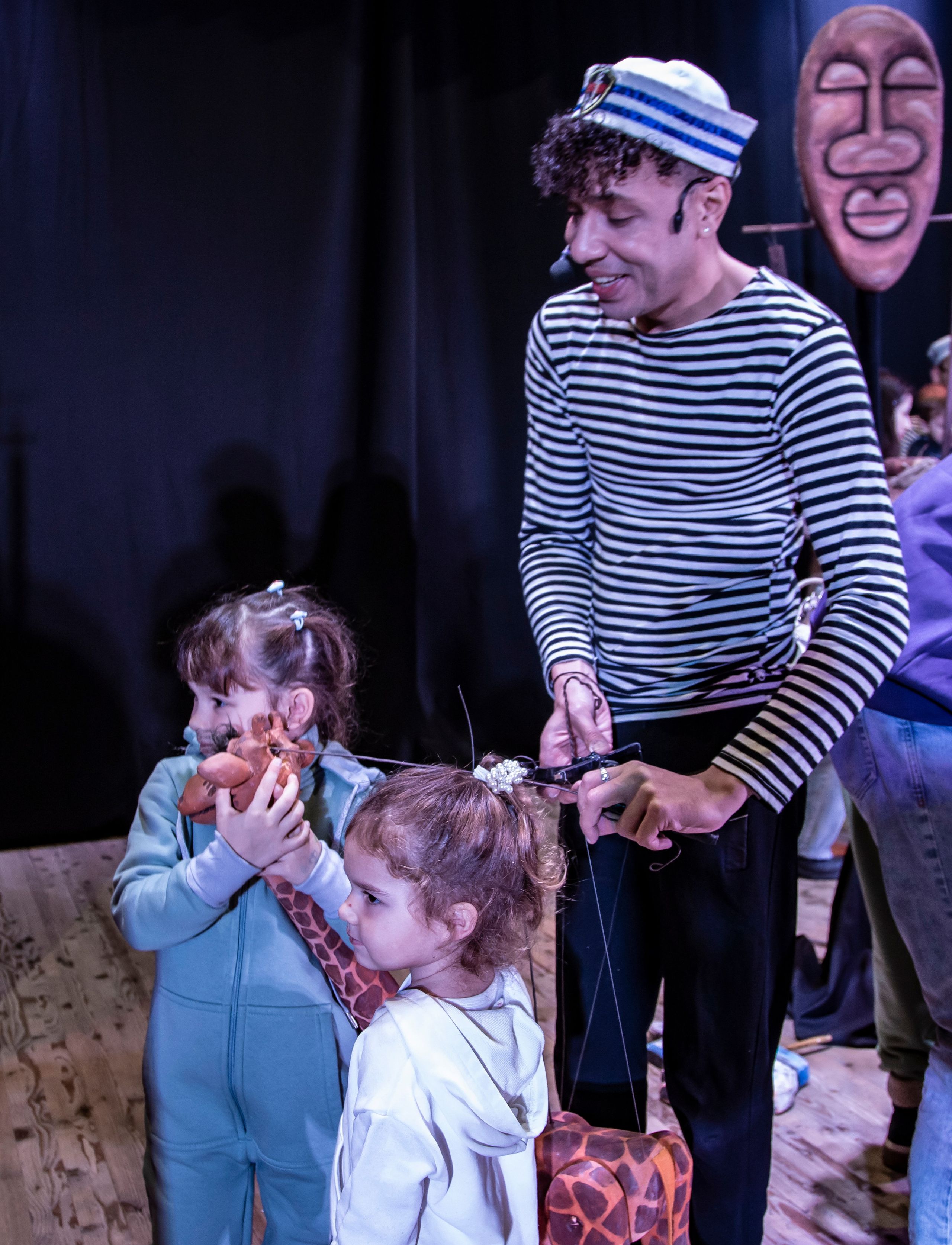 Жирафа и носорог спектакль театра Саквояж. Фотограф в Сочи Юрий Шептаев