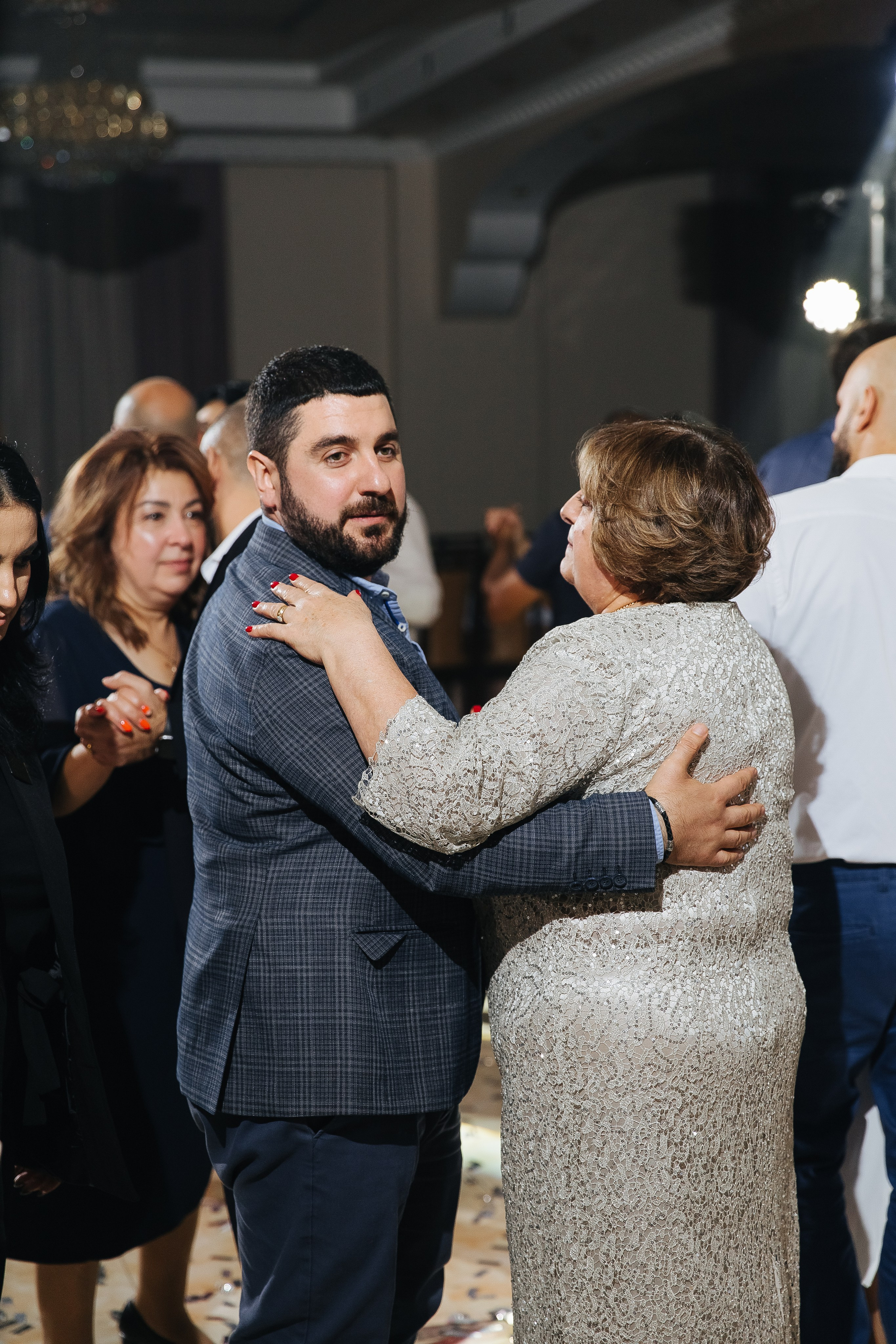 Ани и Назели. 35&5 День рождения, «Янтарь». Фотограф в Красноярске Надежда Воскресенская