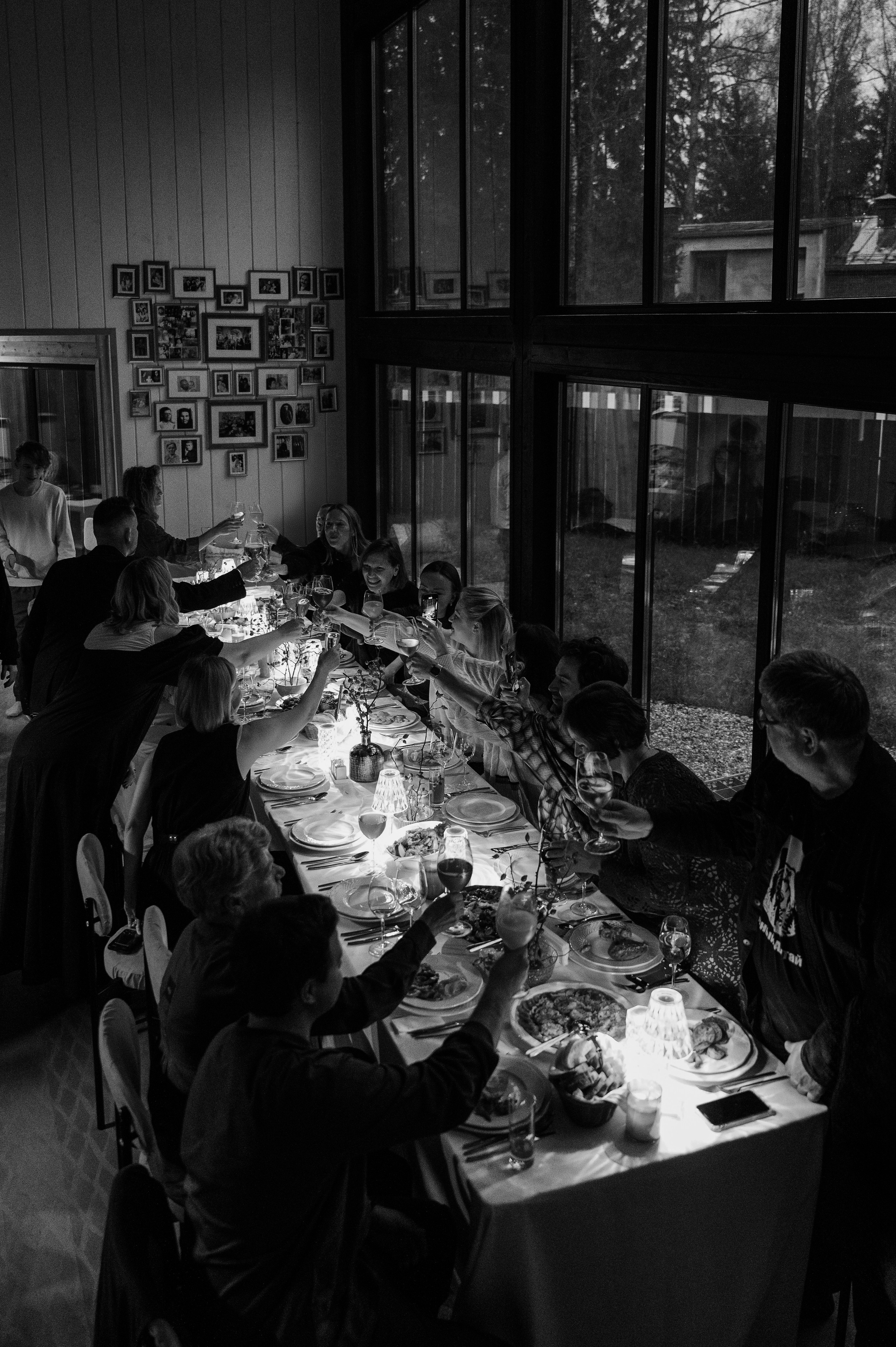 Невероятно атмосферный семейный ужин. Wedding photographer in Moscow and around the world Andrey Medvednikov