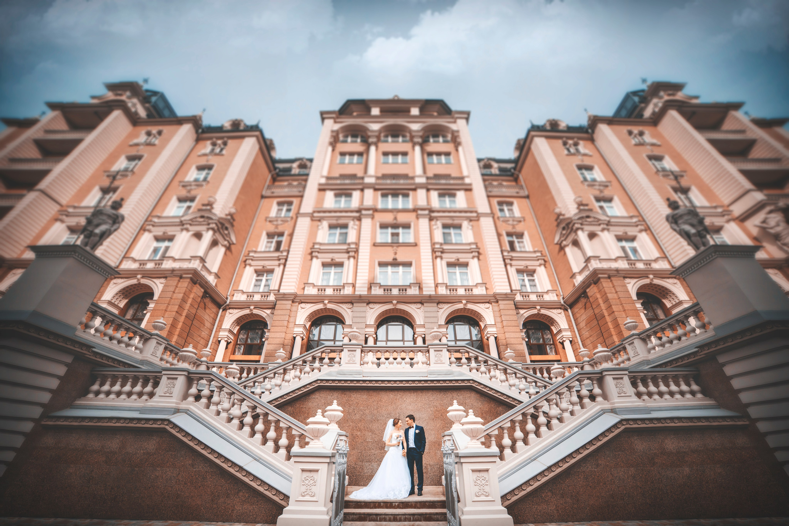 Свадебная Фотосессия в г. казани | Фотограф на Свадьбу в г. Казани Фотограф Садег Азарми тел. +79172288430 ✔ Сборы невесты и жениха✔ Утро невесты (детали, эмоции, подготовка)✔ Репортажная съёмка ЗАГСа и выездной регистрации✔ Свадебная прогулка✔ Фотосъёмка банкета и вечеринки✔ Креативные и тематические свадьбы✔ Свадьба на природе (лайфстайл)✔ Девичники и мальчишники