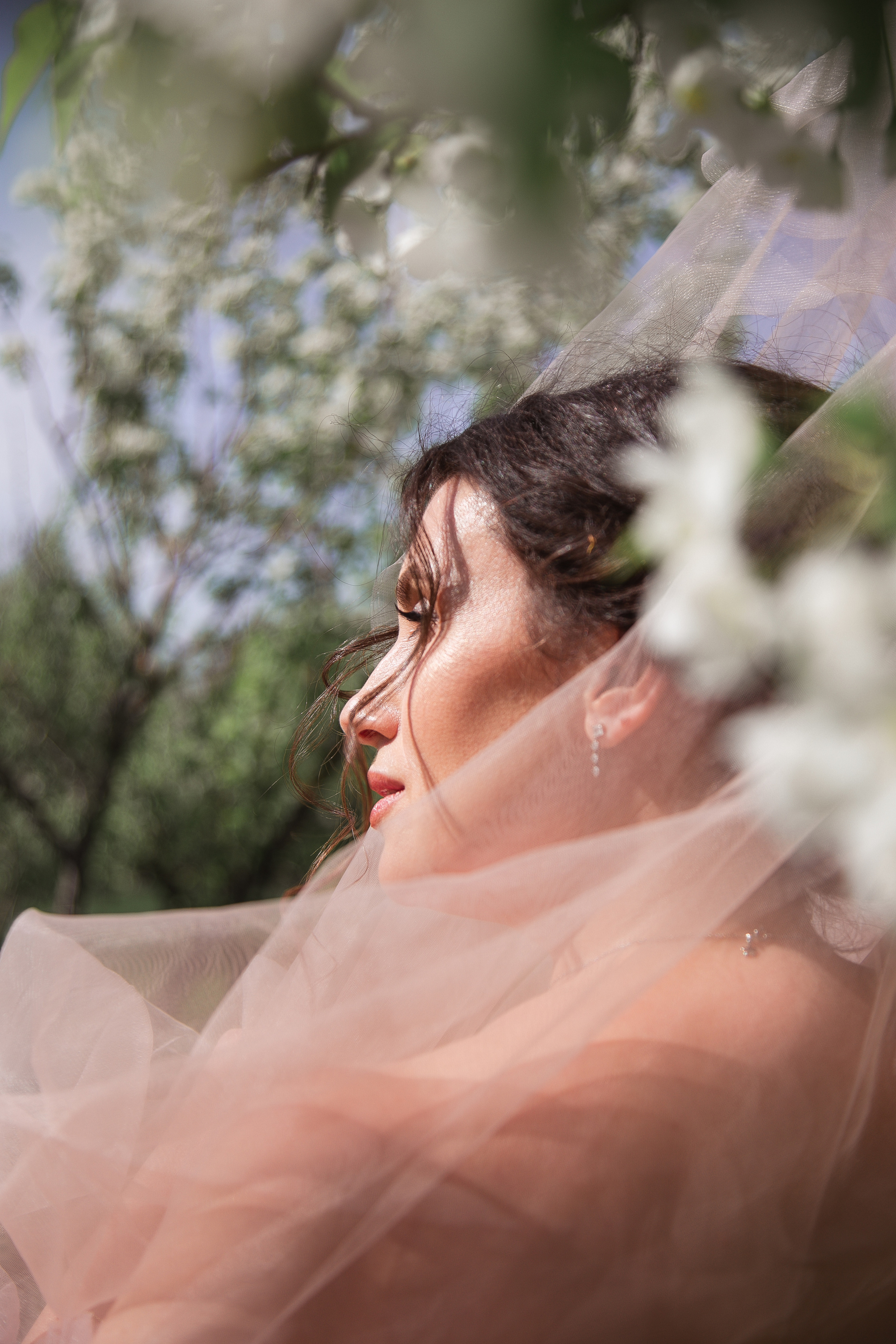 Эльвира «Пробуждение» в весеннем цветении. Женский фотограф и фототерапевт в Алмате Камиля Сабитова