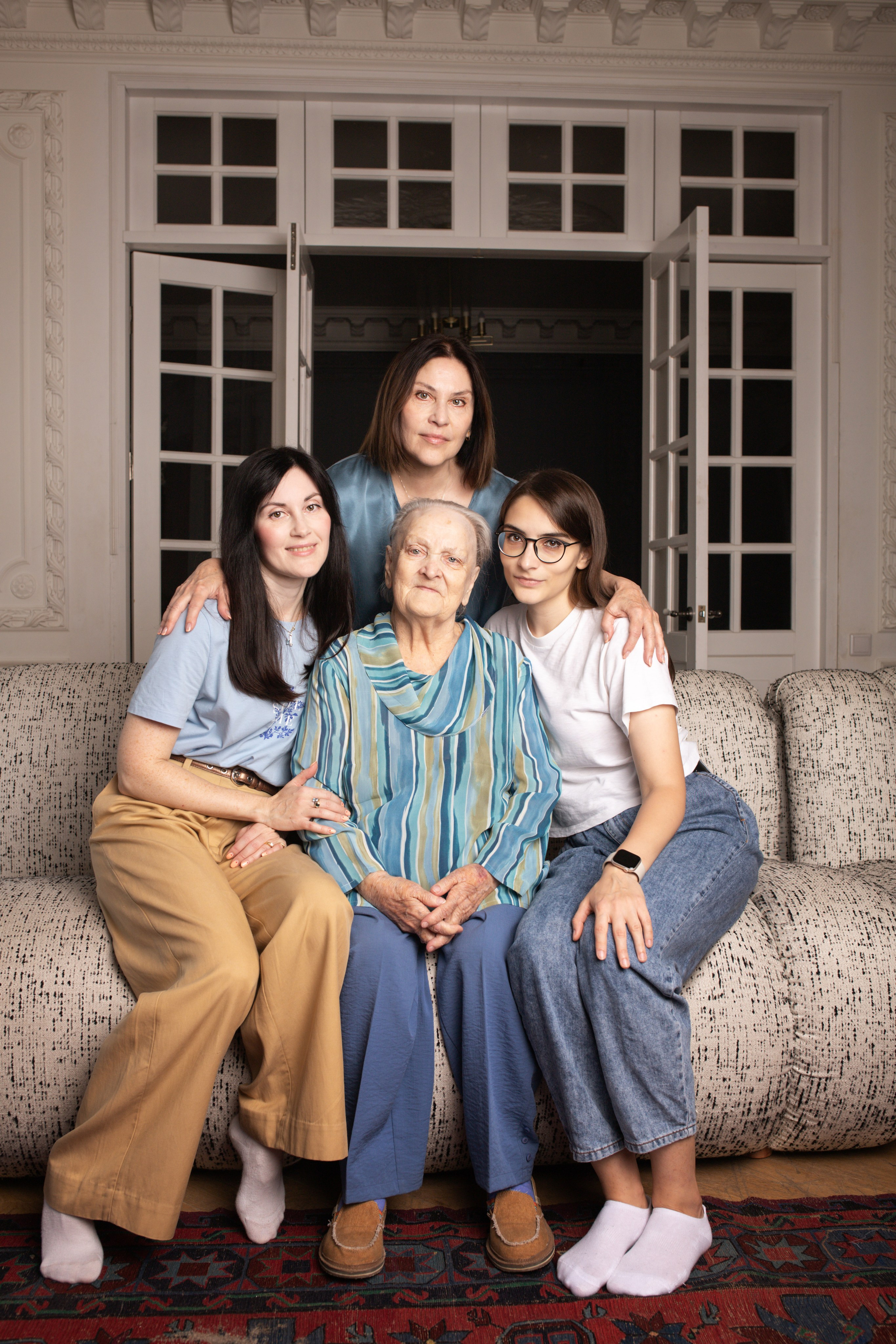 Четыре поколения. Съемка большой семьи. Фотограф Санкт-Петербург Елена Мухина