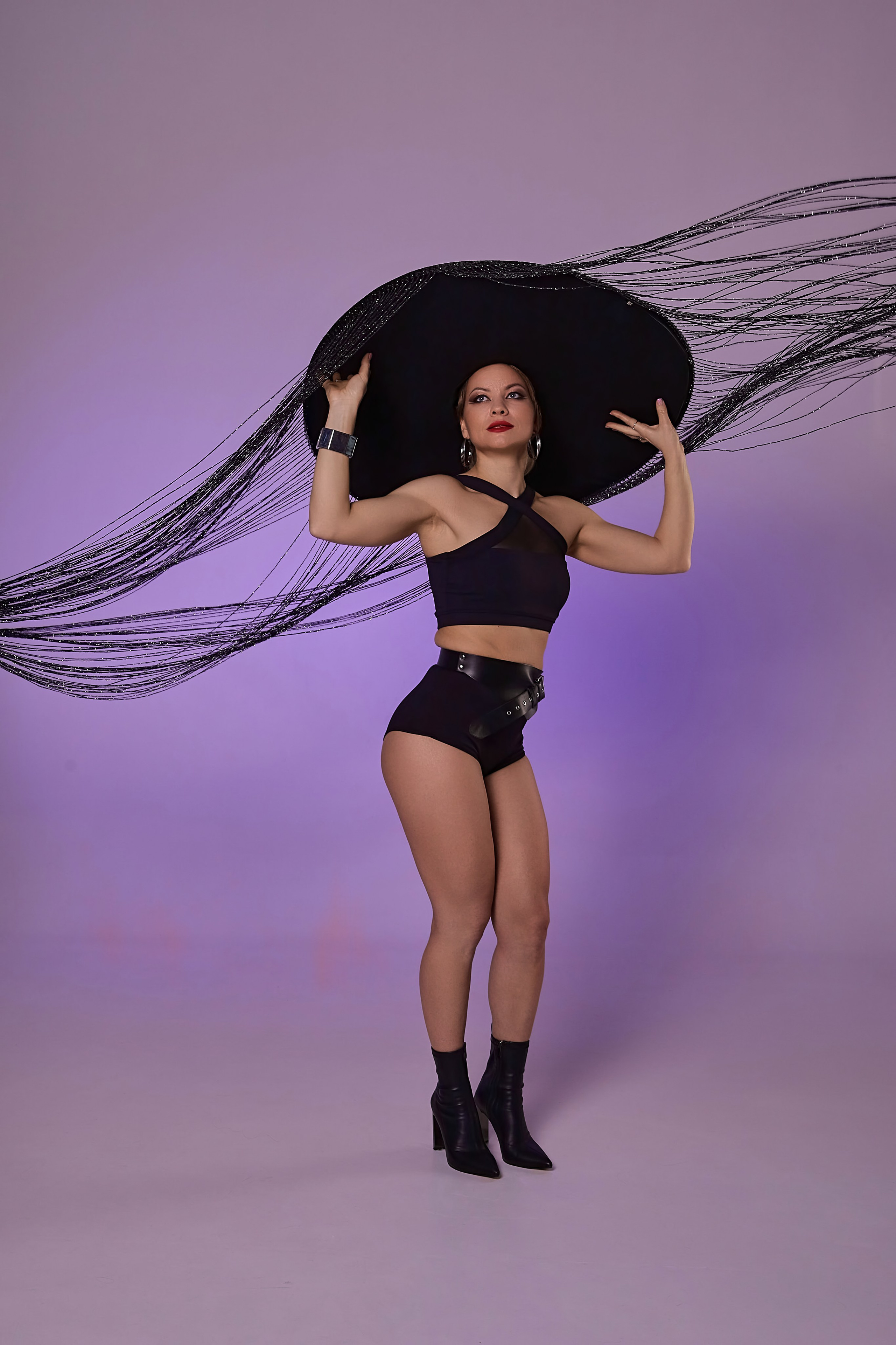 Портретная студийная фотосессия в шикарной шляпе. Семейный и свадебный фотограф в Краснодаре Михеева Светлана