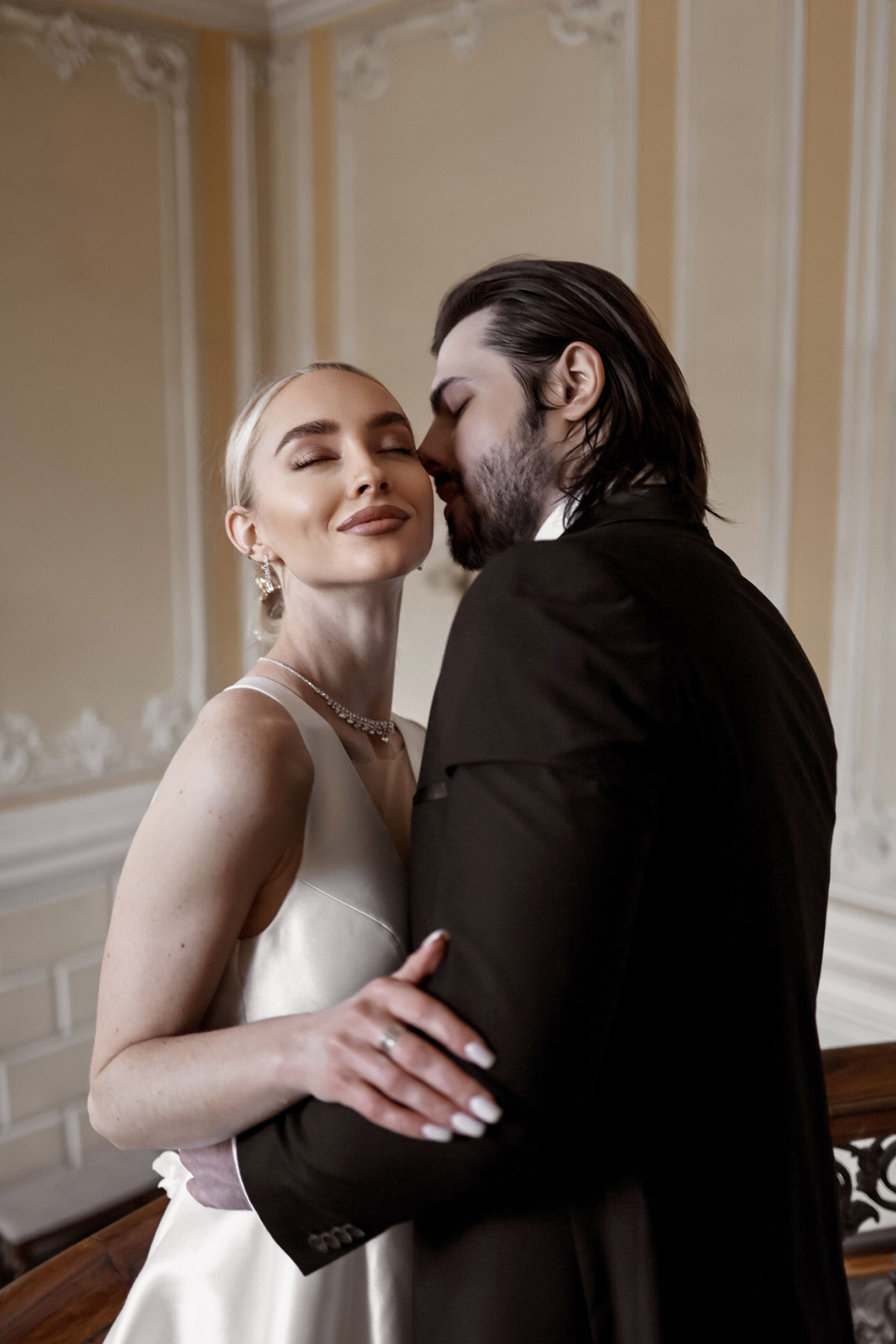 Свадебная love story в особняке. Свадебный и семейный фотограф Москва и Московская область