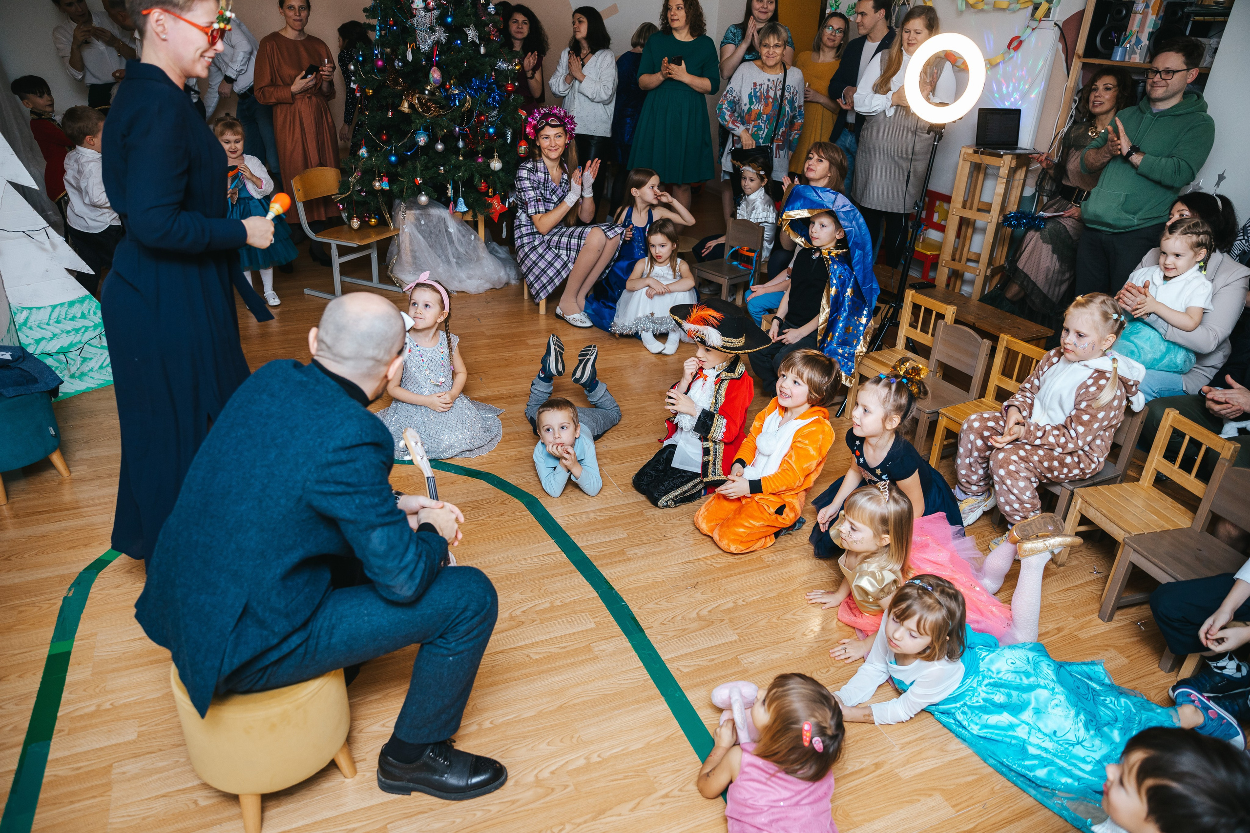 Новогодний утренник в Монтессори-садике. Семейный lifestyle фотограф в Санкт-Петербурге Людмила Пахомова