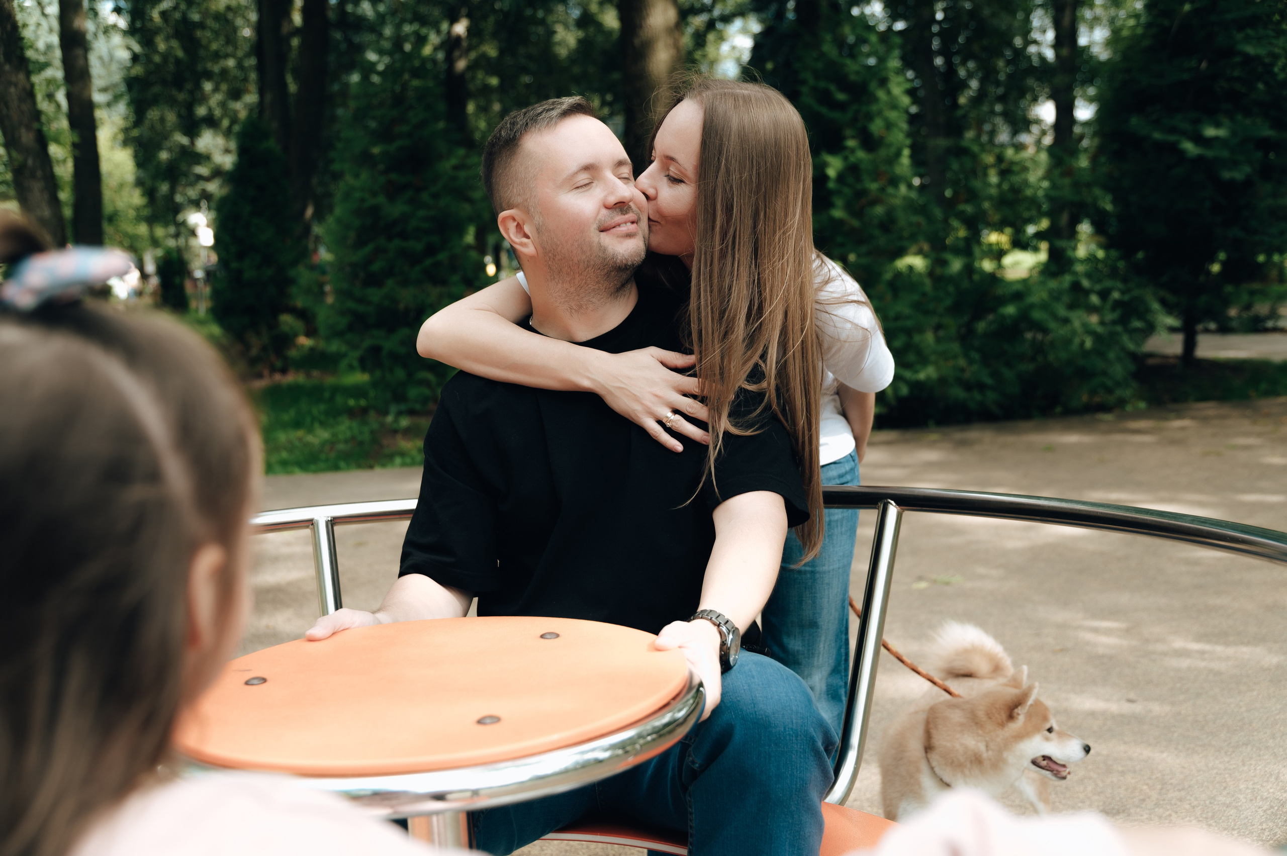 Трое в парке и меховой шар. Детский и семейный фотограф Катерина Мишина