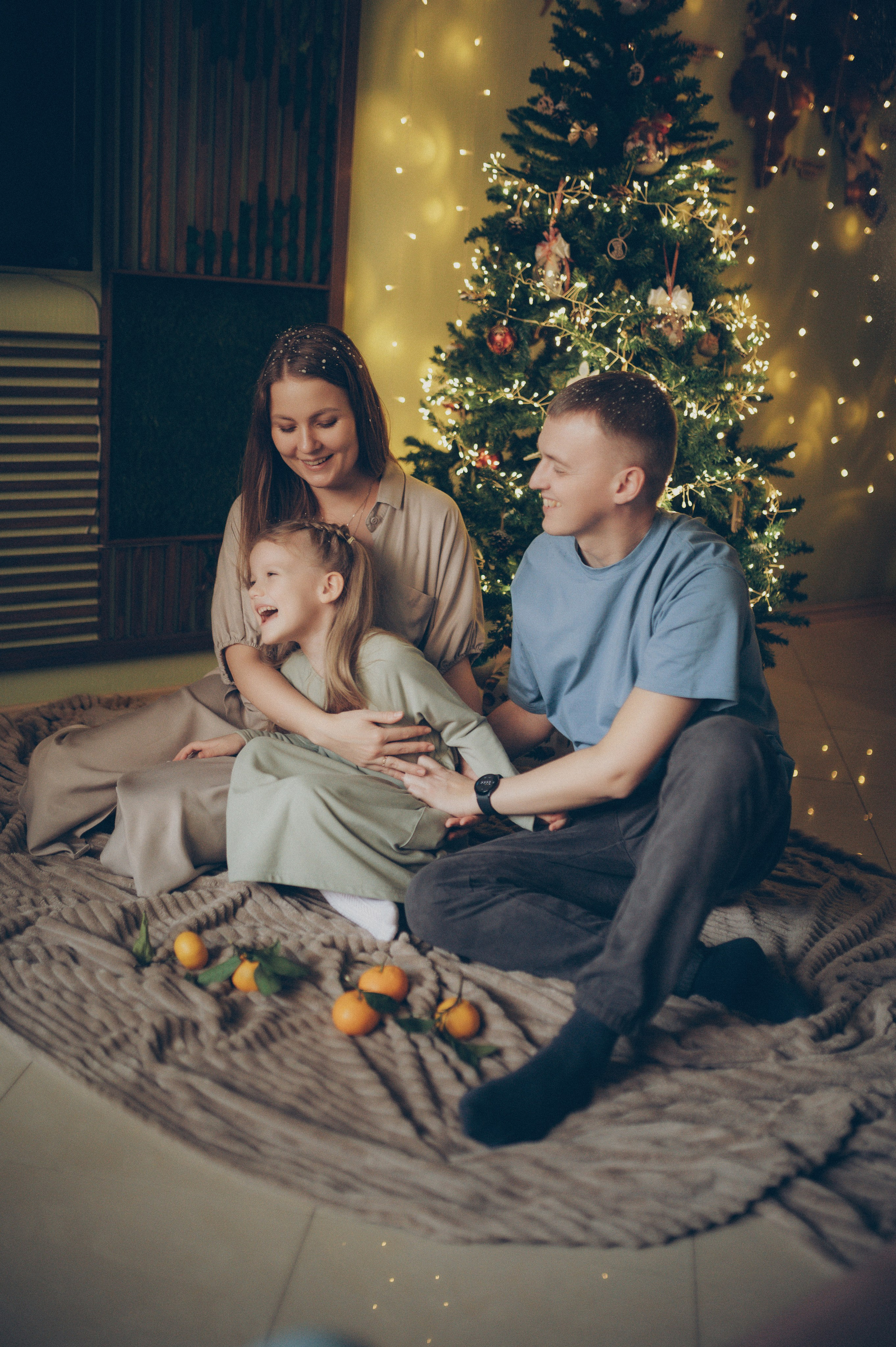 Тася, Соня, Женя и Илья (новогодняя домашняя). Фотограф, г. Лесной Свердловской области