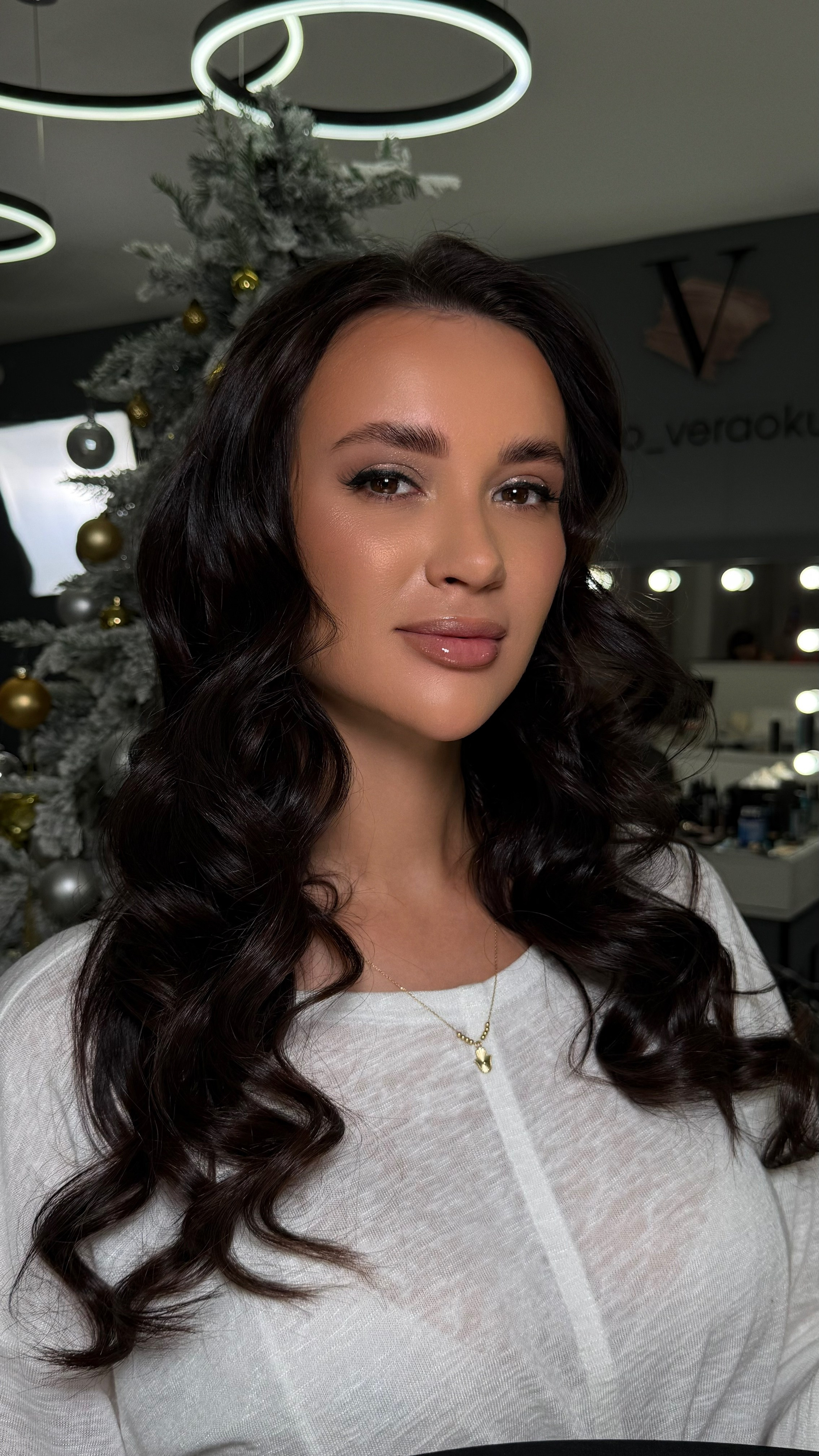 Образы. Студия визажистов, стилистов по прическам, бровистов и мастеров по ресницам