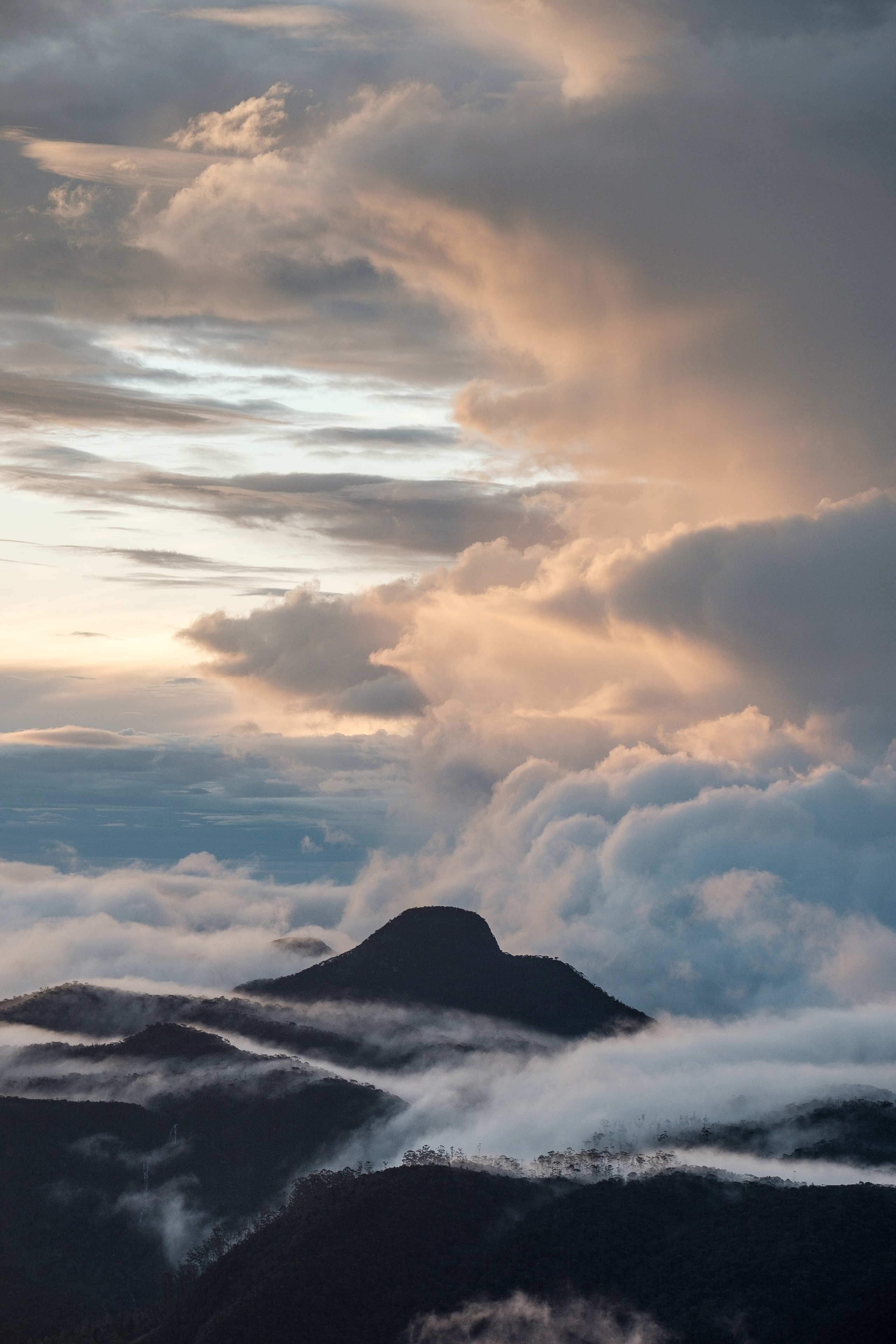 Фотографии для интерьера. Oleg Samoilov is a documentary photographer for brands that value an honest story