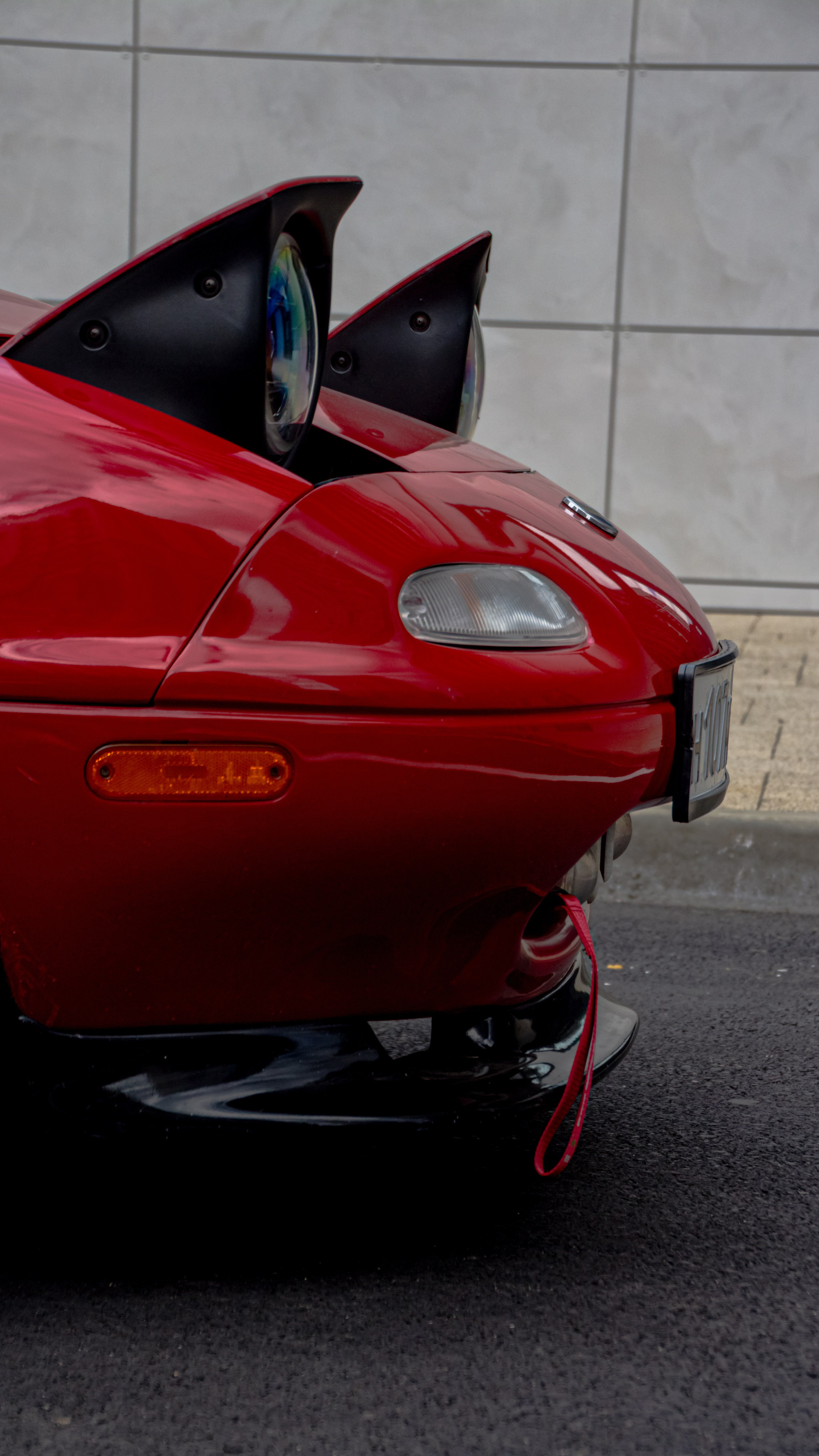 Фото Mazda MX-5 Miata (Eunos Roadster) NA: красный родстер