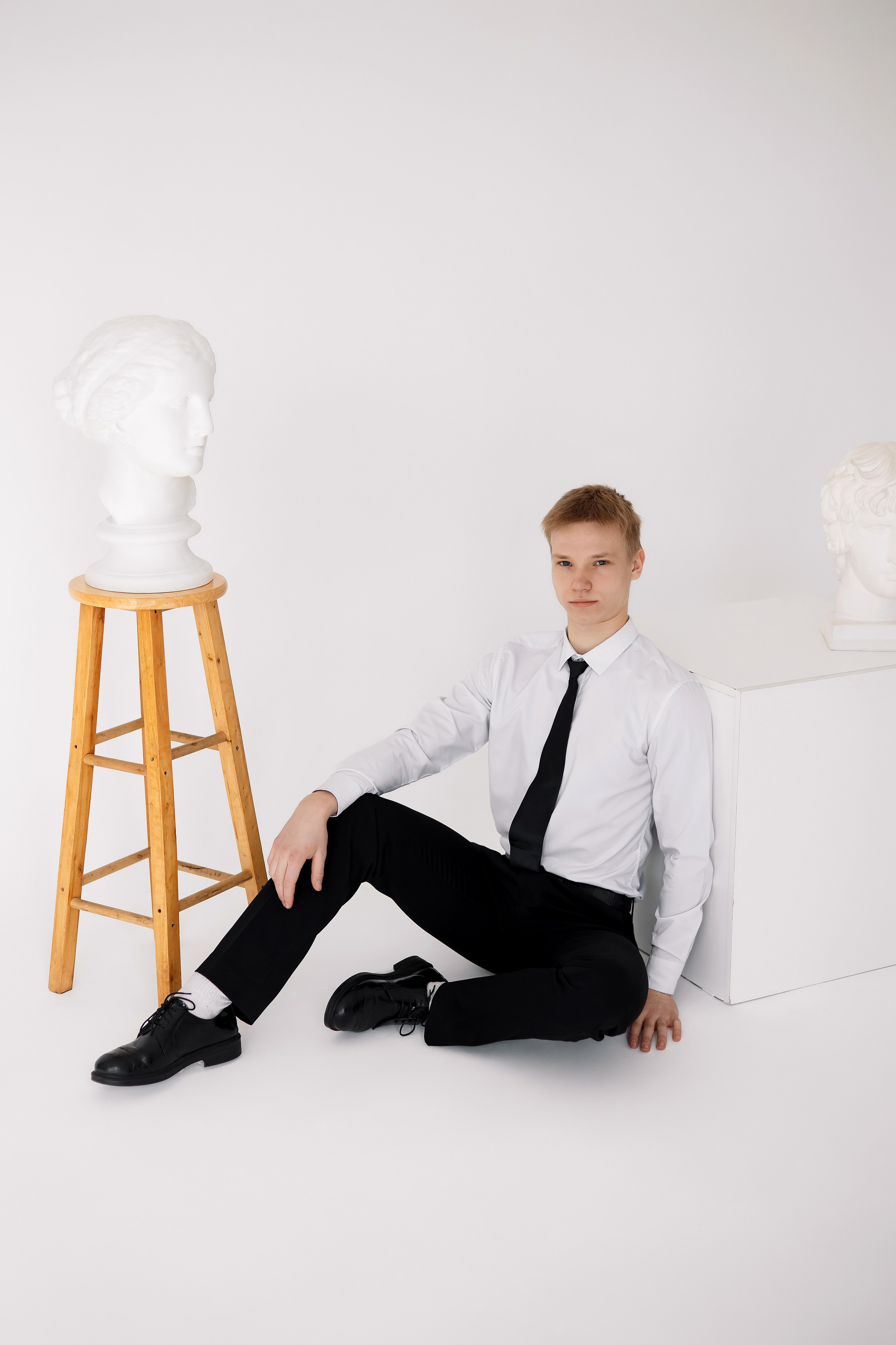 11 класс съемка на циклораме. Фотограф Любовь Корниенко, Примоский край