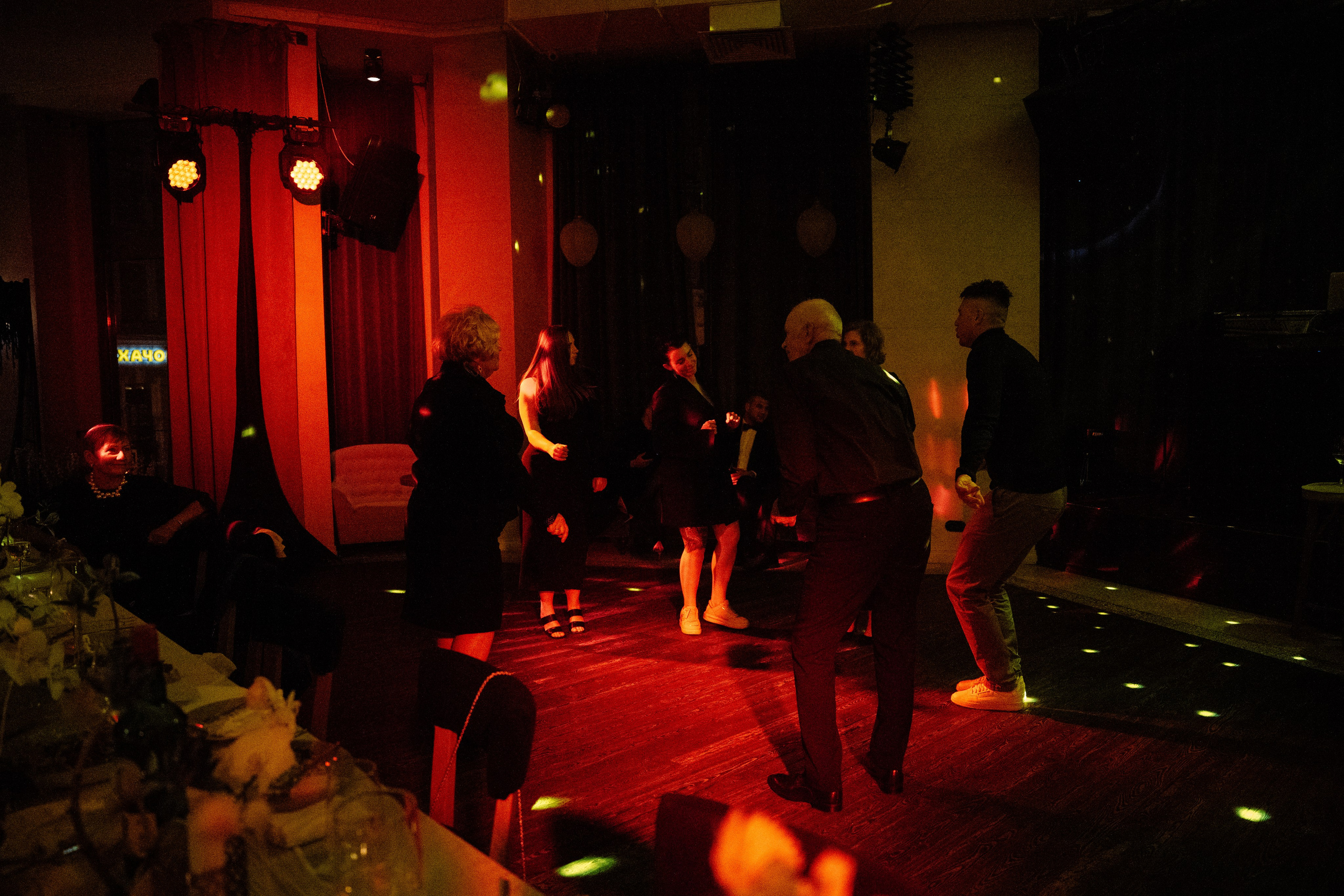 Свадьба в сошиал клабе. Свадебный фотограф организатор в Санкт-Петербурге Ассоль Опарина