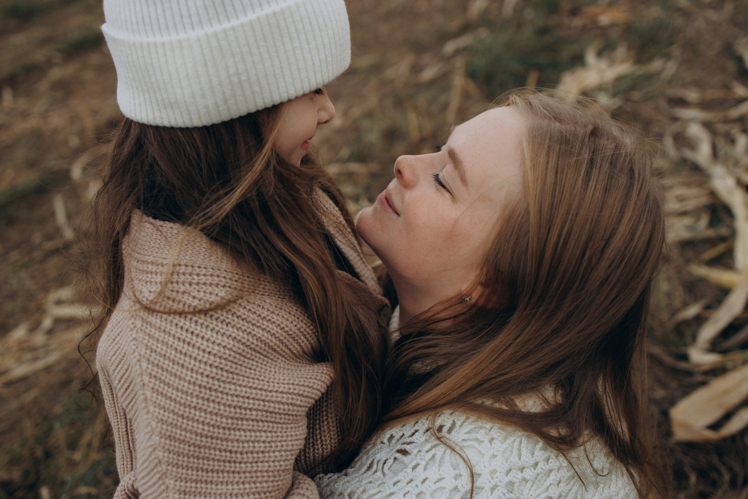 Оля, Ксюша и кукуруза. Фотограф Елена Рябцева