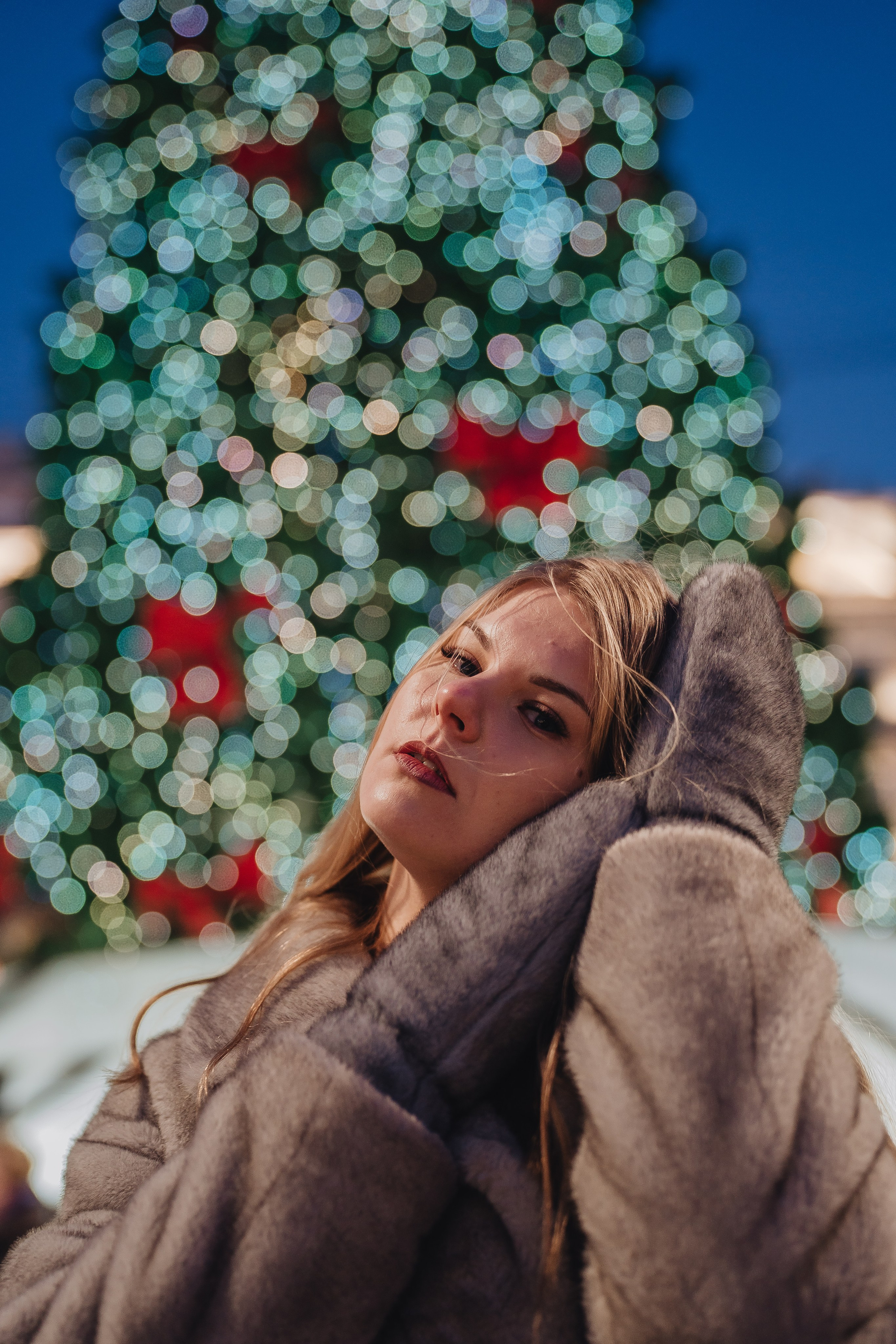 ПРОГУЛКА НА МАНЕЖНОЙ ПЛОЩАДИ ДЛЯ ДЕВУШКИ ПЕРЕД НОВЫМ ГОДОМ (НОВОГОДНЯЯ ФОТОСЕССИИЯ НА МАНЕЖНОЙ ПЛОЩАДИ). Профессиональный фотограф, Санкт-Петербург — Виктория Богомолова