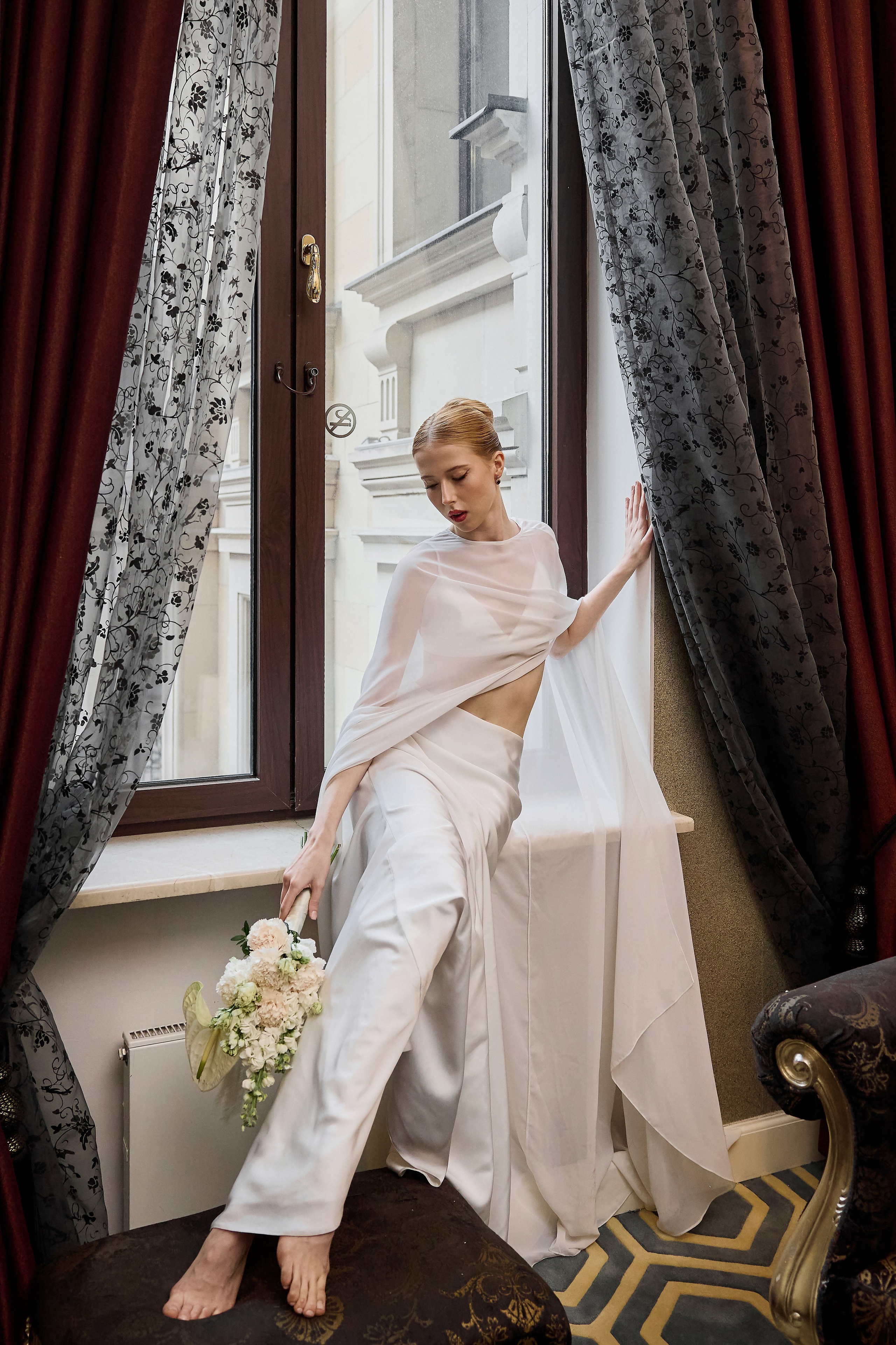 Вадим и Алина. Сборы в отеле St Regis. Свадебный фотограф в Москве и Подмосковье