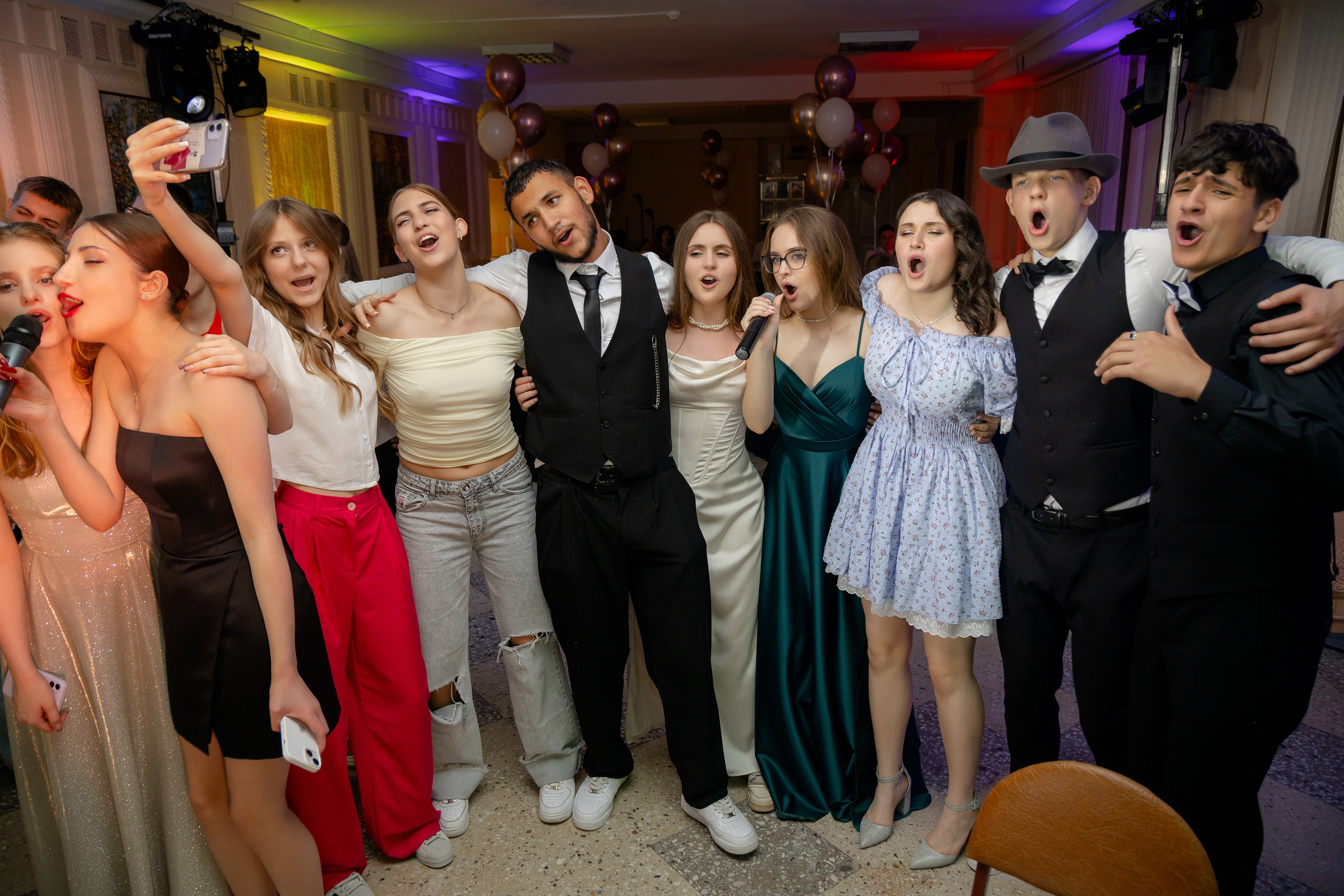 Школьный выпускной 2024 год в Соколе (Минск). Свадебный фотограф в Минске/Беларуси Сергей Спиридонов