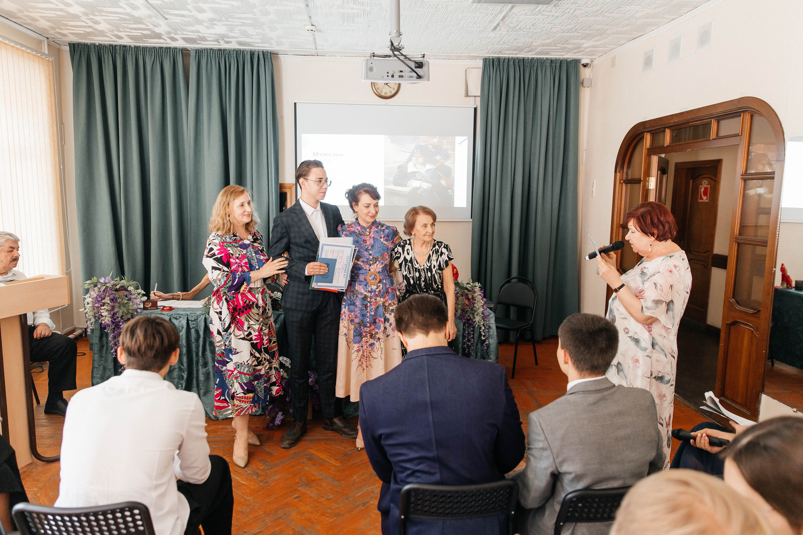 Гимназия Пеленг. _Carpe diem_