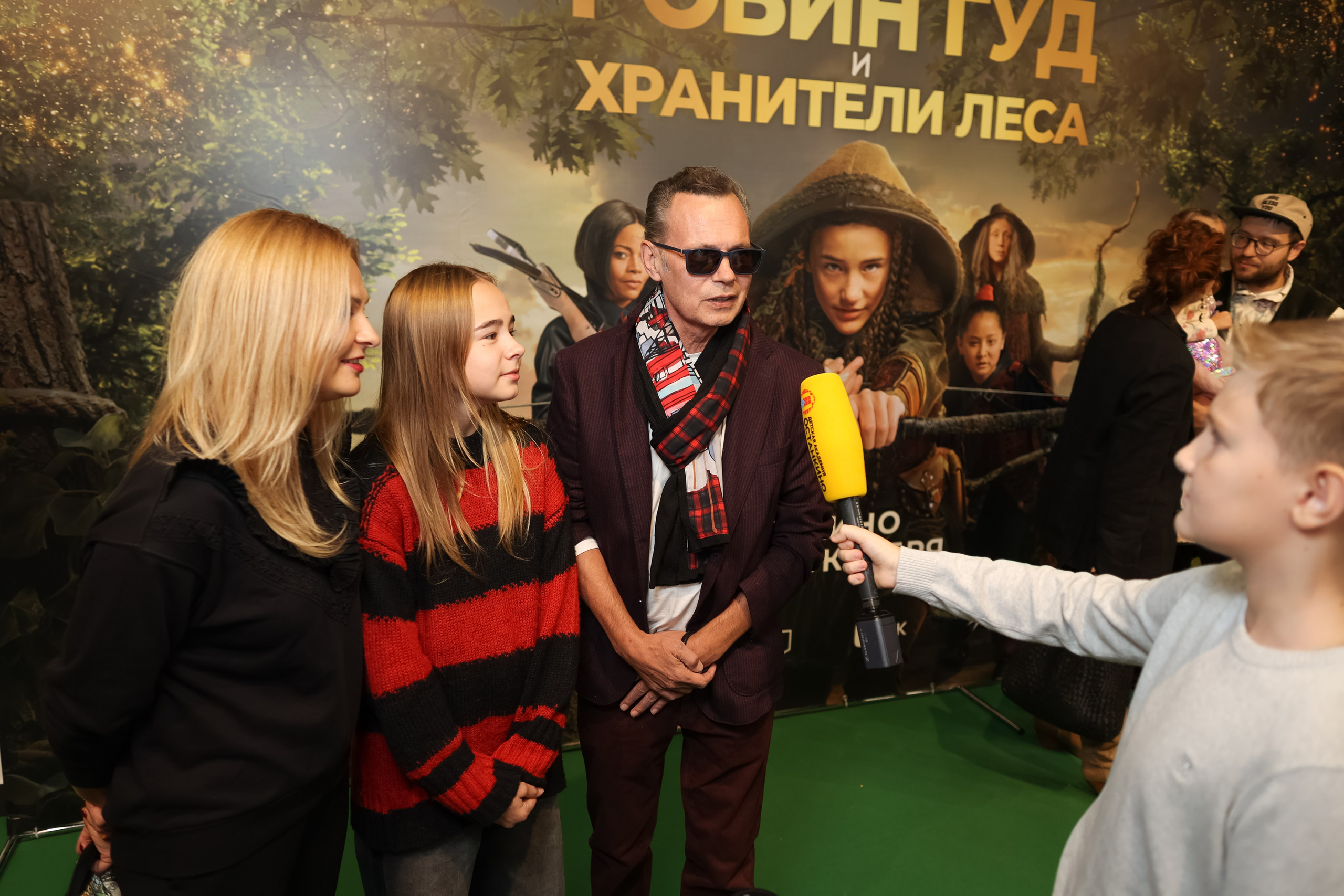 Школа «Останкино» на премьере Робин Гуд. Репортажный фотограф видеограф в Москве Ольга Плаксина