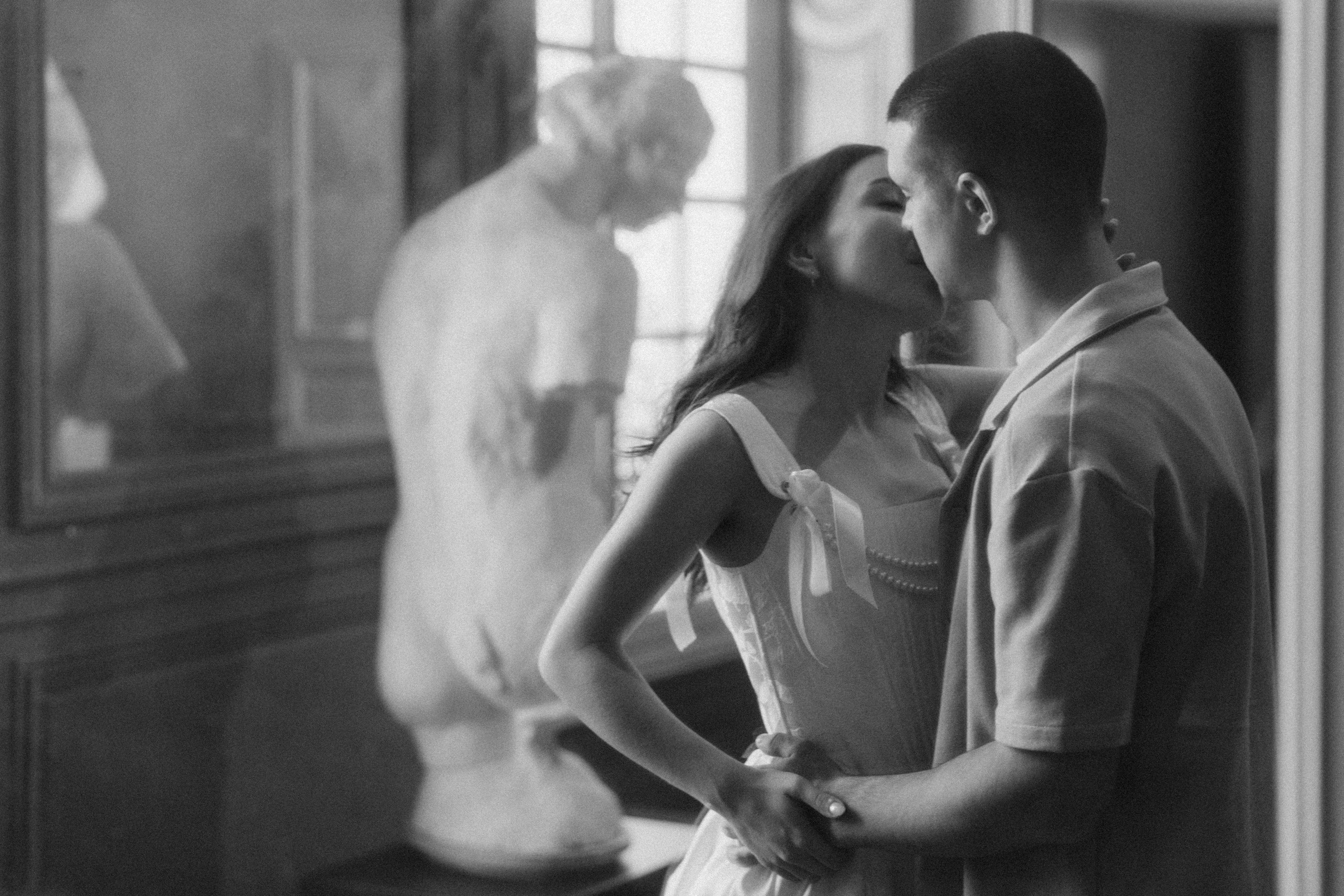 Love is a masterpiece. Photographer in Paris