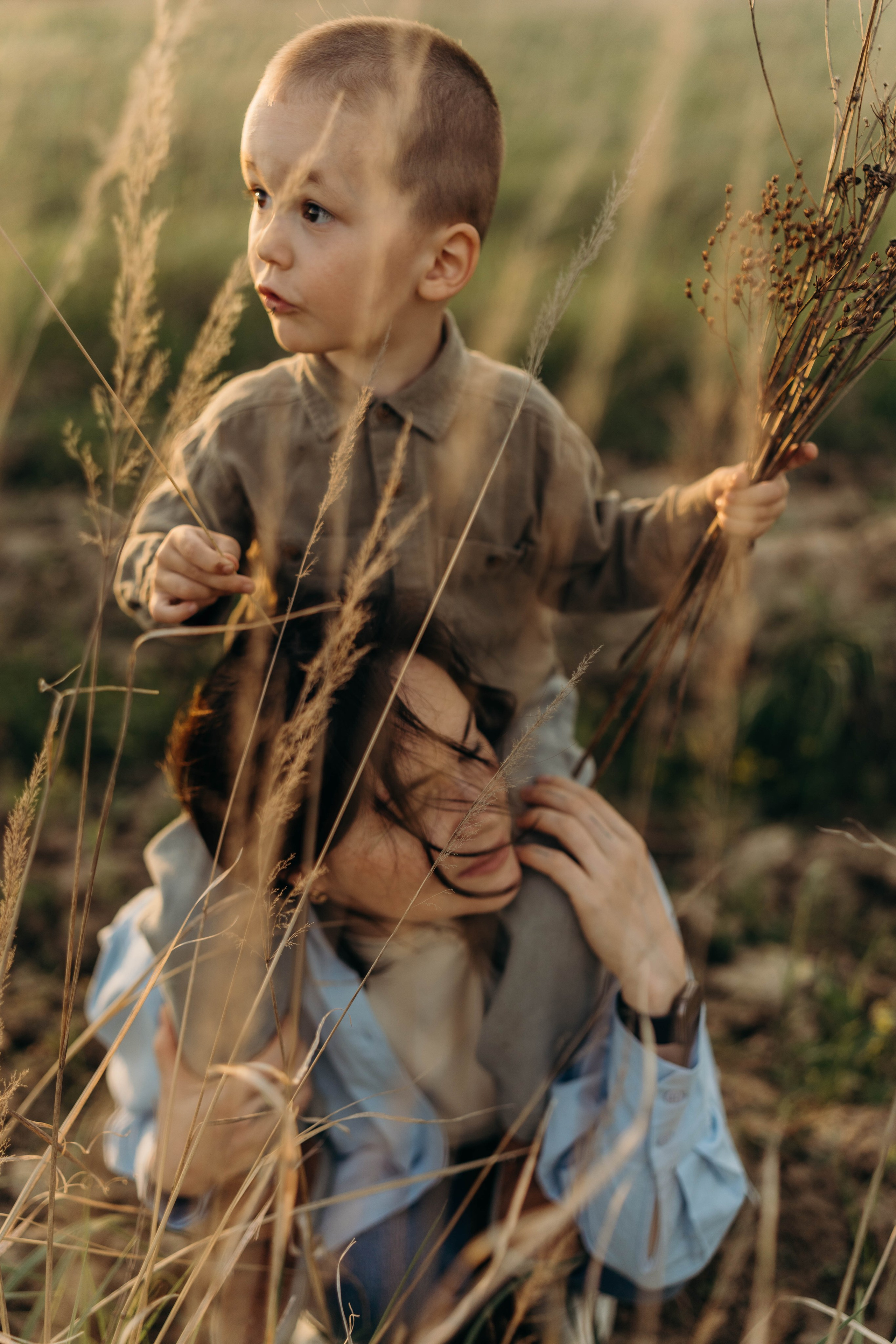 Семейная фотосессия на закате. Семейный и портретный фотограф во Владимире и Суздале