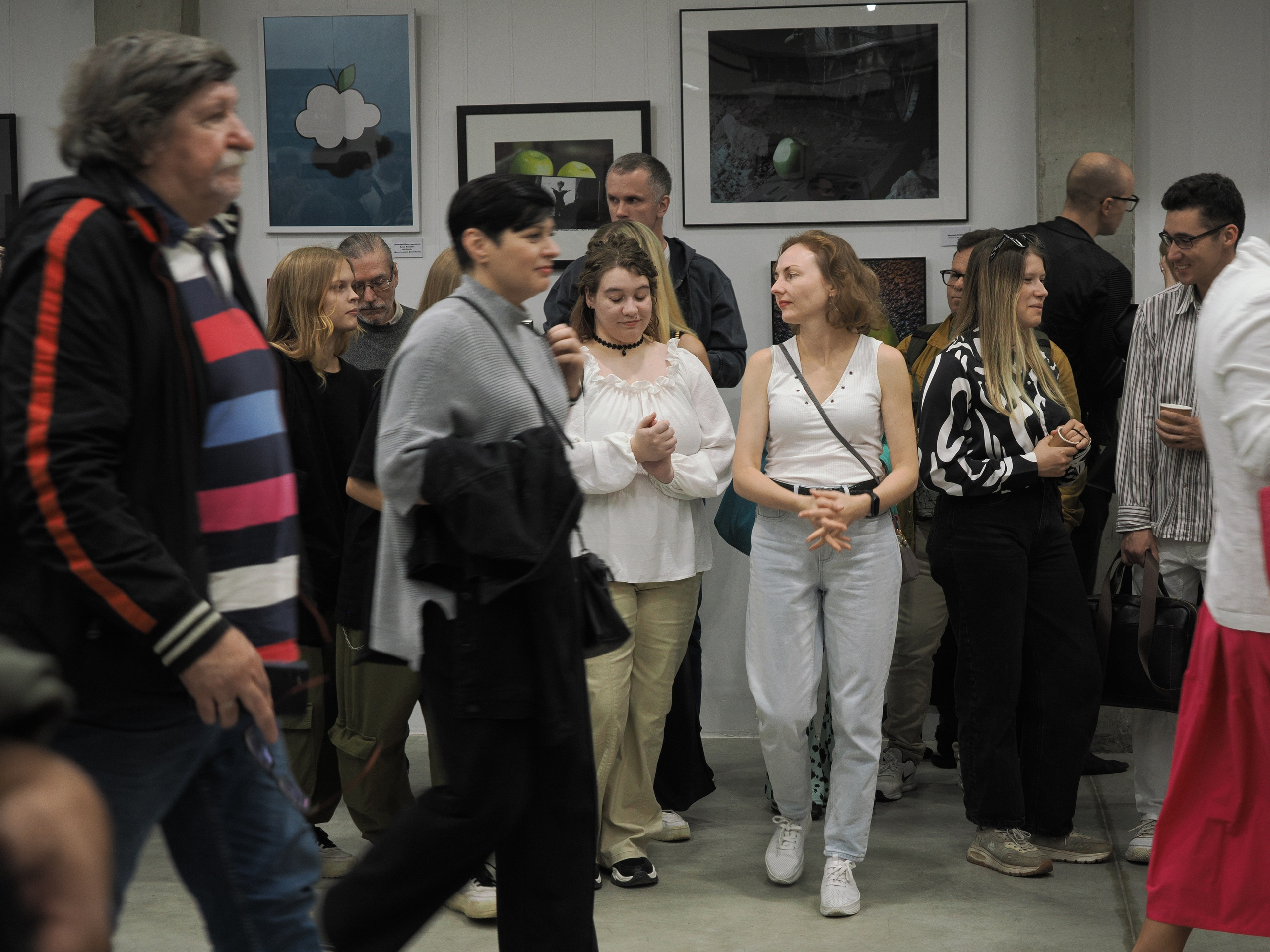 Фото ТОП Яблоко Галерея  современного искусства 13.20 