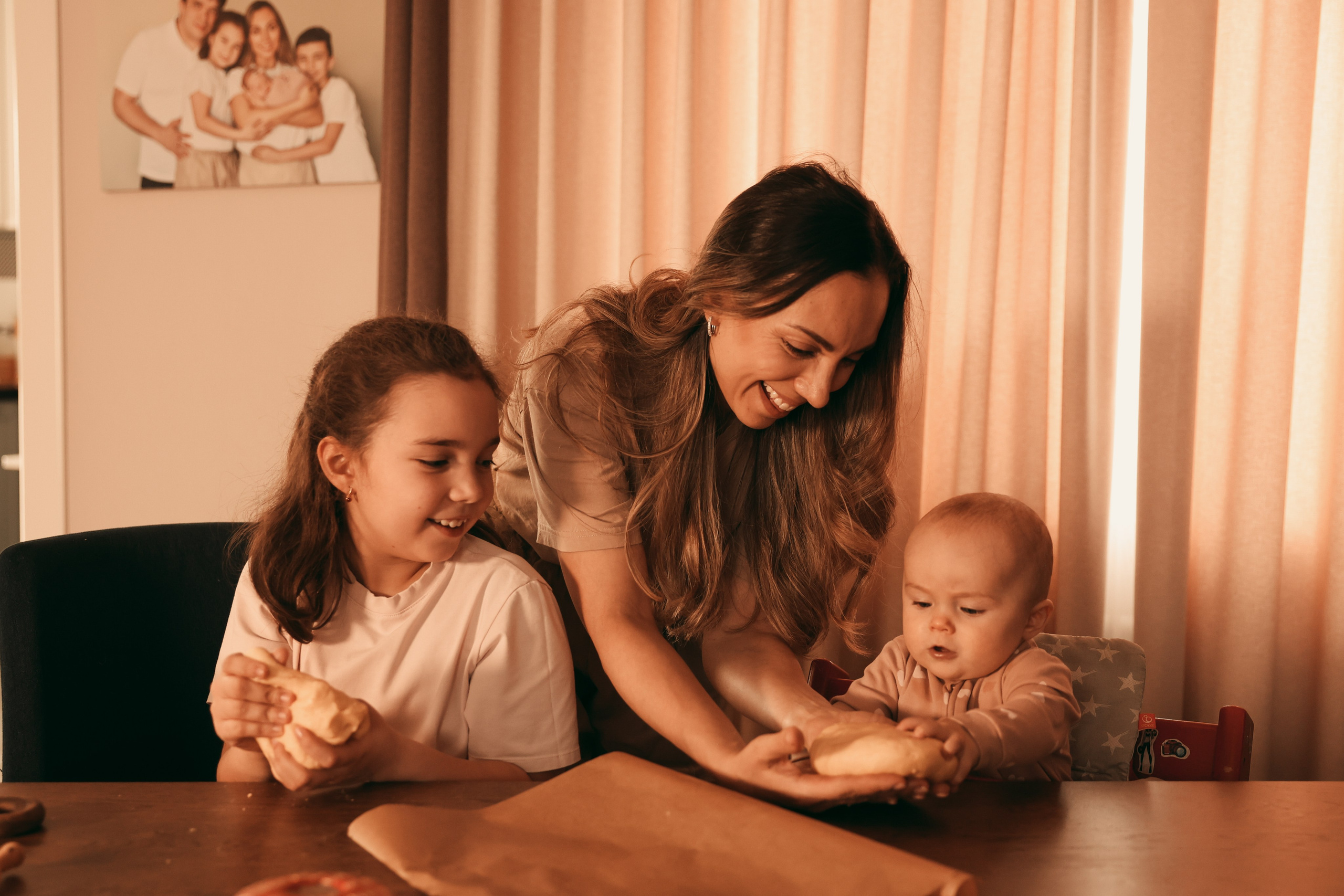 Новогоднее печенье всей семьей. Ваш семейный newborn и lifestyle фотограф в СПБ Наталья Журавлева