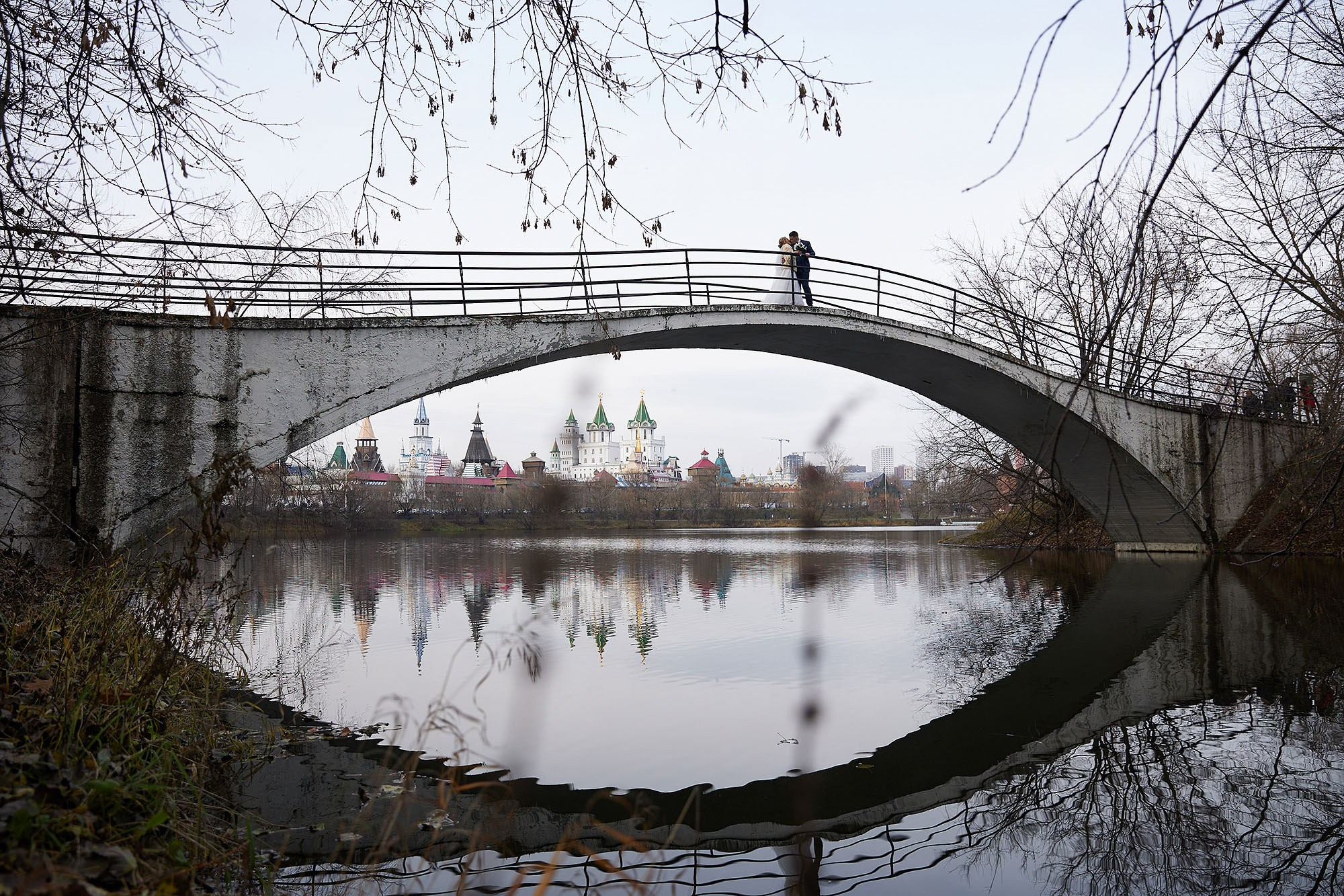 Прогулка, фотосессия жениха и невесты. Свадебная съемка. Фотограф в Москве Валерий Боцман
