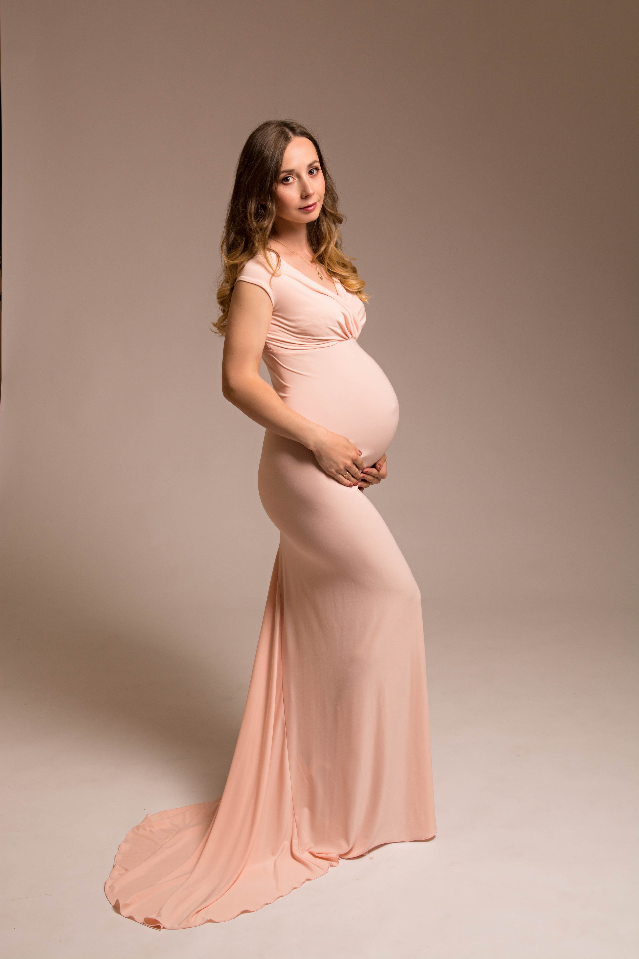 Нежно-розовое силуэтное платье в пол со шлейфом. Размер S