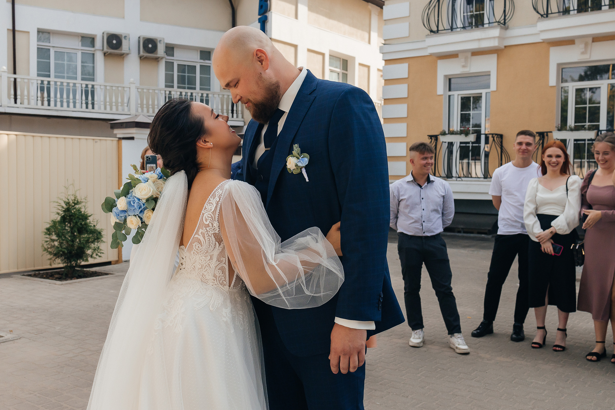 Невероятное появление невесты на свадебном ужине. Олег Сверчков | Свадебный фотограф Вологда