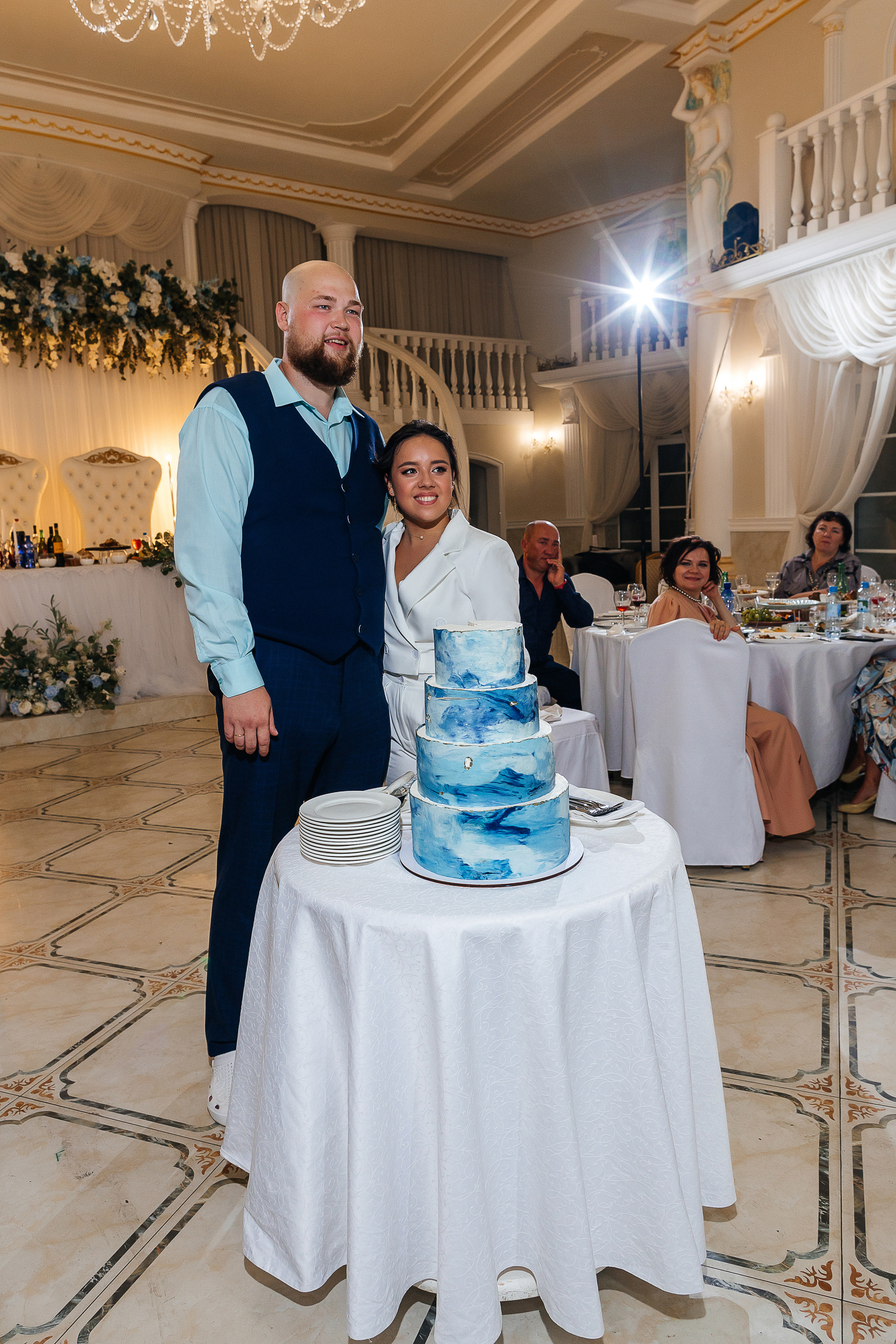 Невероятное появление невесты на свадебном ужине. Олег Сверчков | Свадебный фотограф Вологда