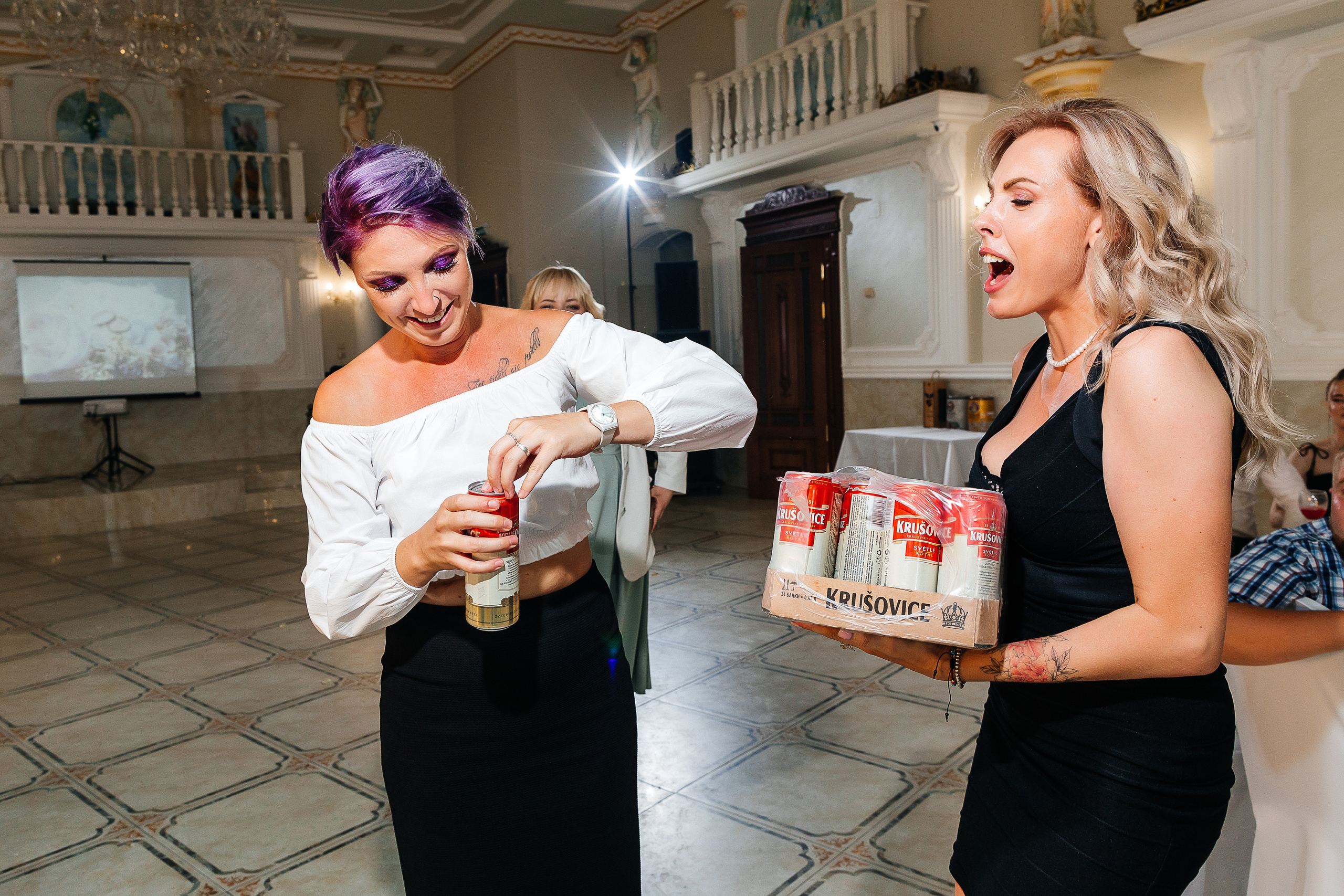 Невероятное появление невесты на свадебном ужине. Олег Сверчков | Свадебный фотограф Вологда