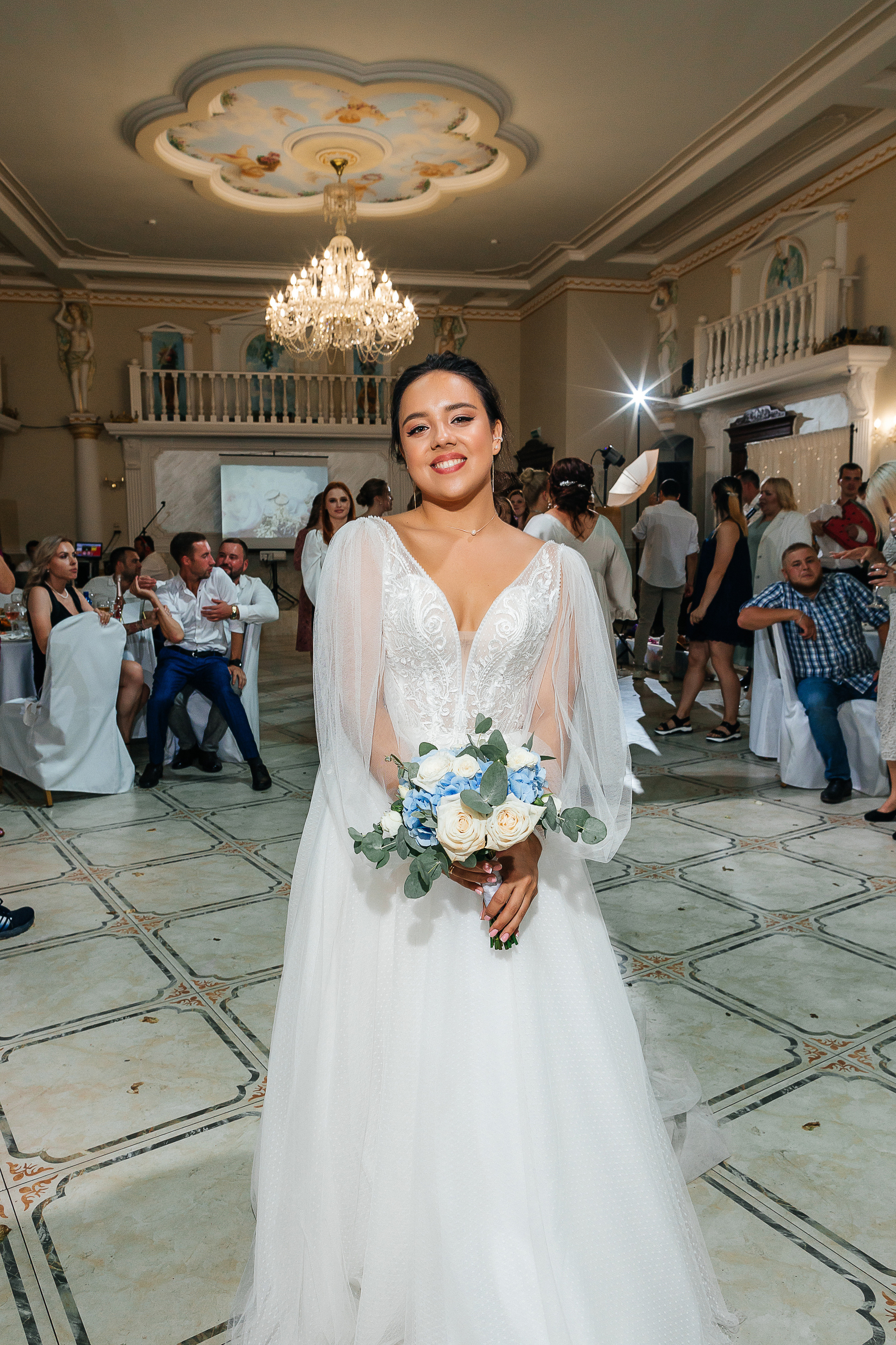 Невероятное появление невесты на свадебном ужине. Олег Сверчков | Свадебный фотограф Вологда