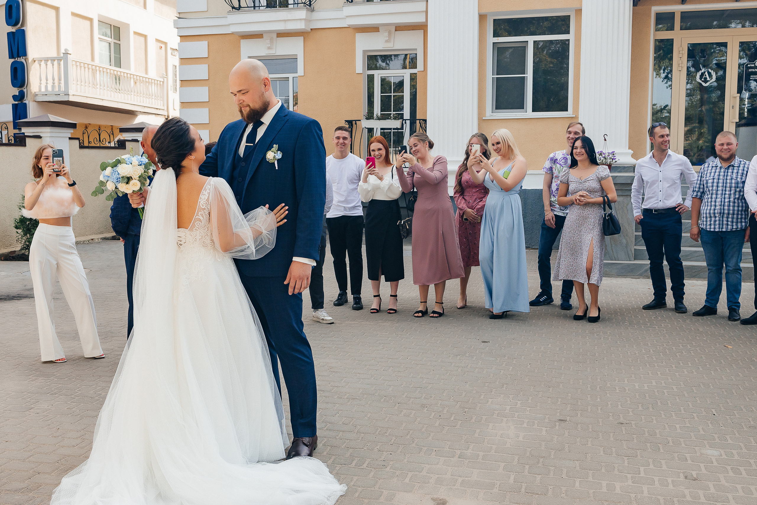 Невероятное появление невесты на свадебном ужине. Олег Сверчков | Свадебный фотограф Вологда