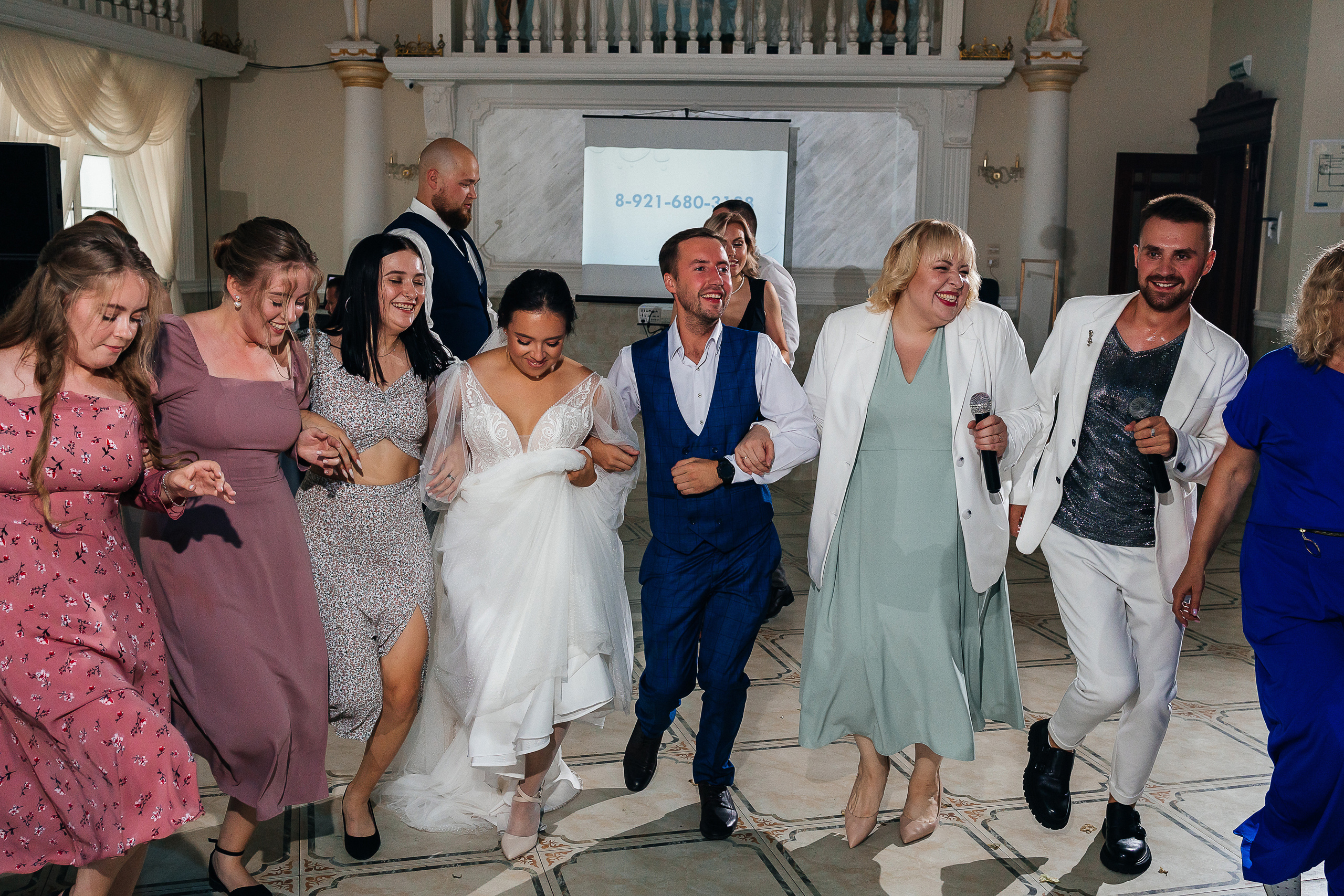 Невероятное появление невесты на свадебном ужине. Олег Сверчков | Свадебный фотограф Вологда