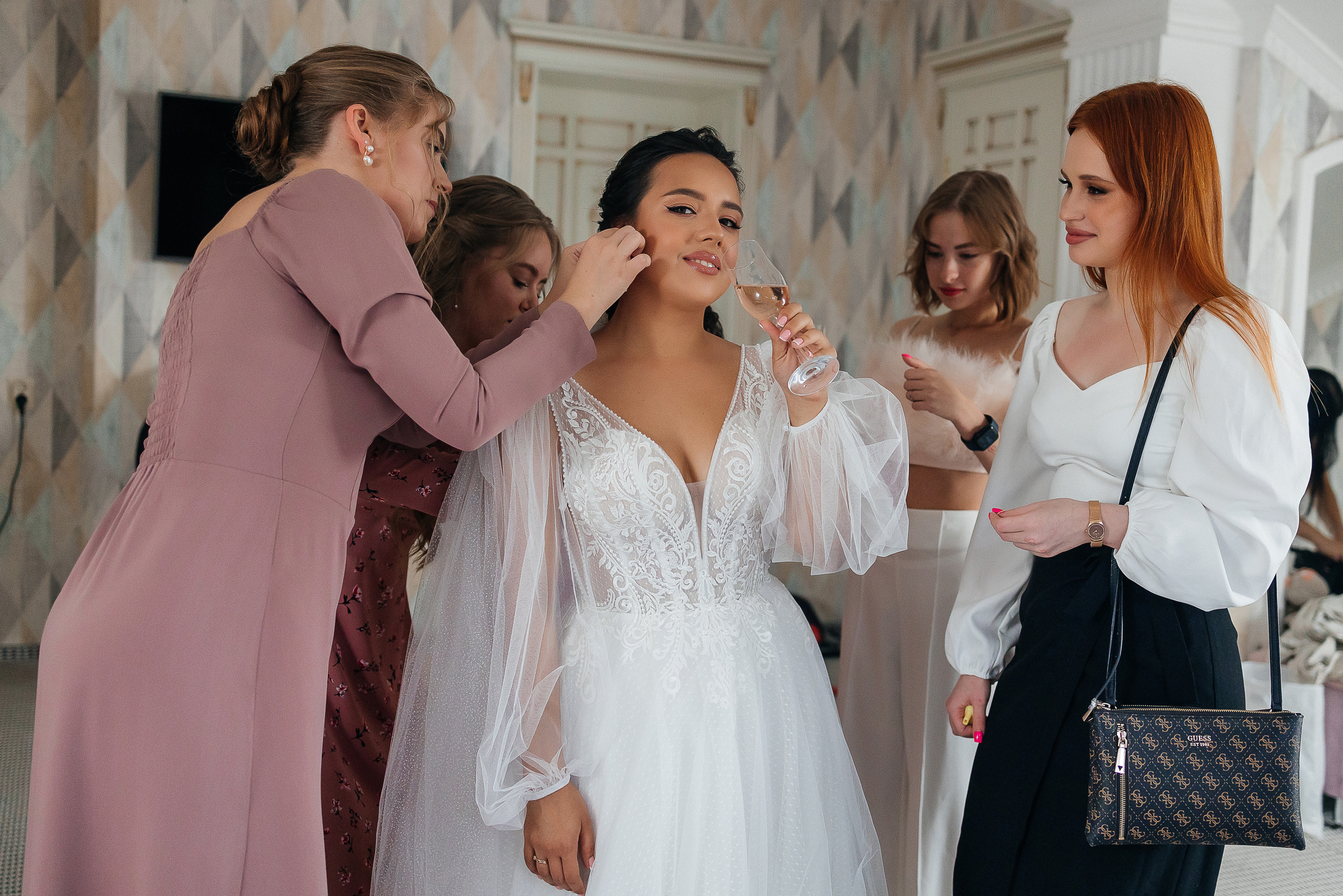 Невероятное появление невесты на свадебном ужине. Олег Сверчков | Свадебный фотограф Вологда