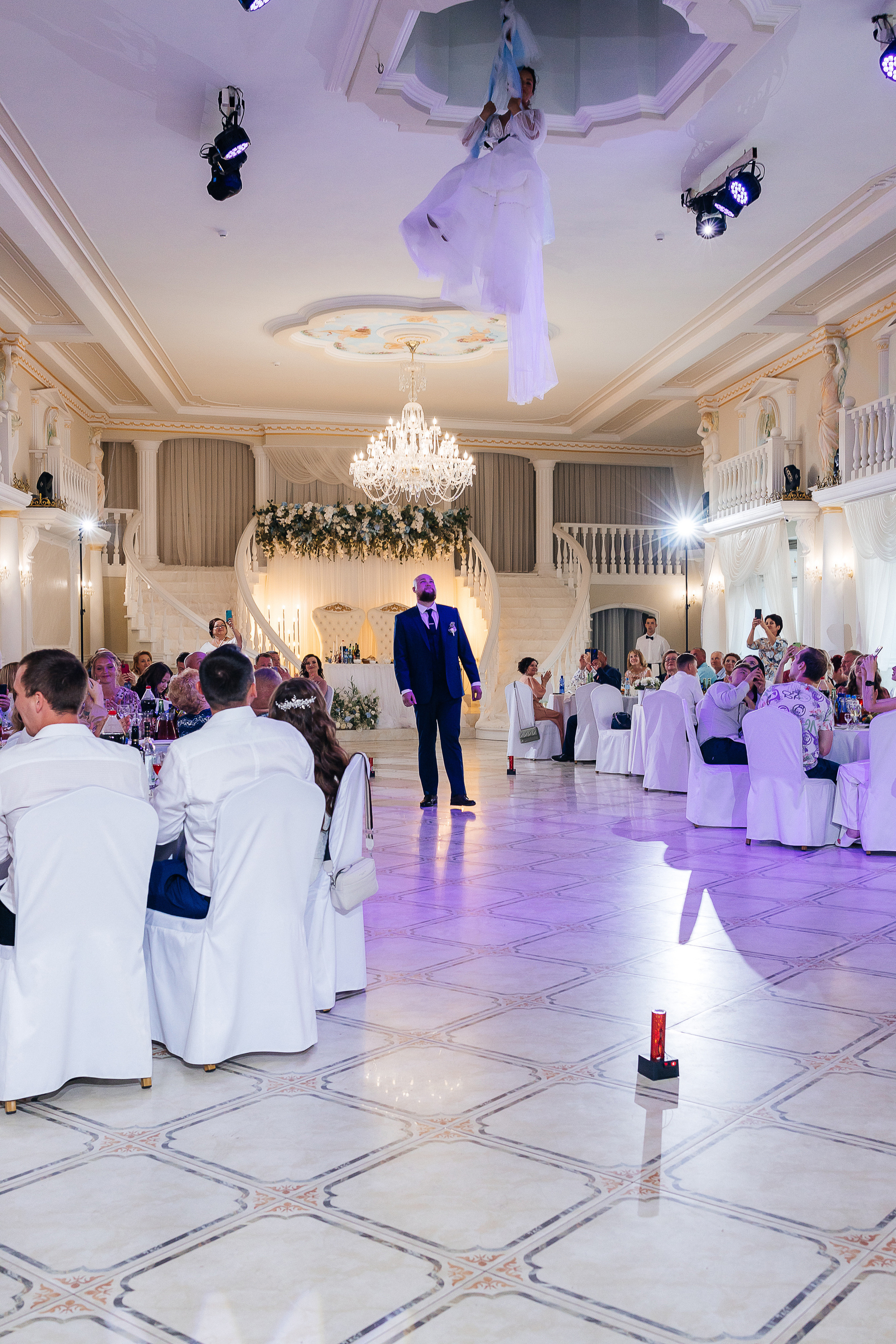 Невероятное появление невесты на свадебном ужине. Олег Сверчков | Свадебный фотограф Вологда