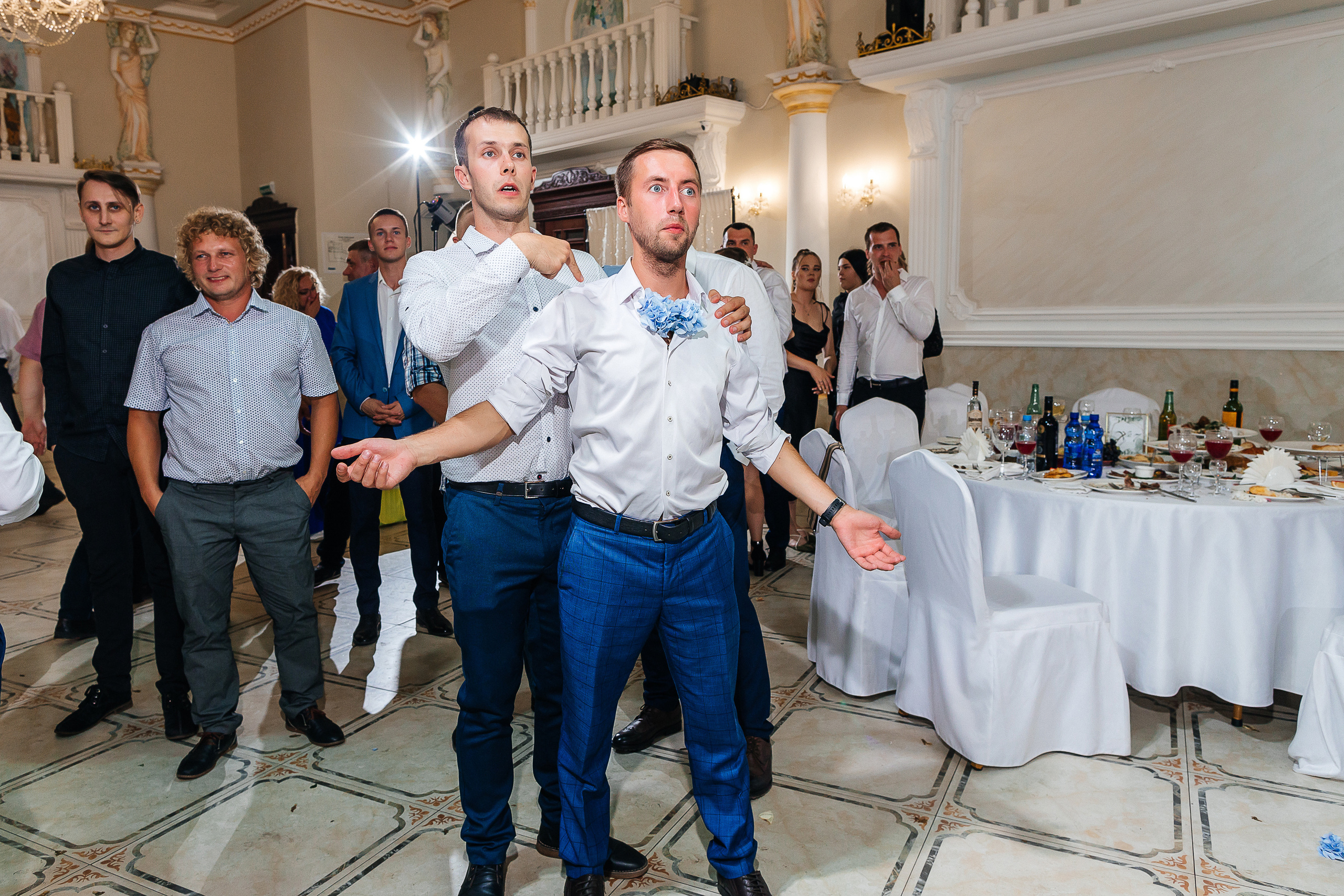 Невероятное появление невесты на свадебном ужине. Олег Сверчков | Свадебный фотограф Вологда