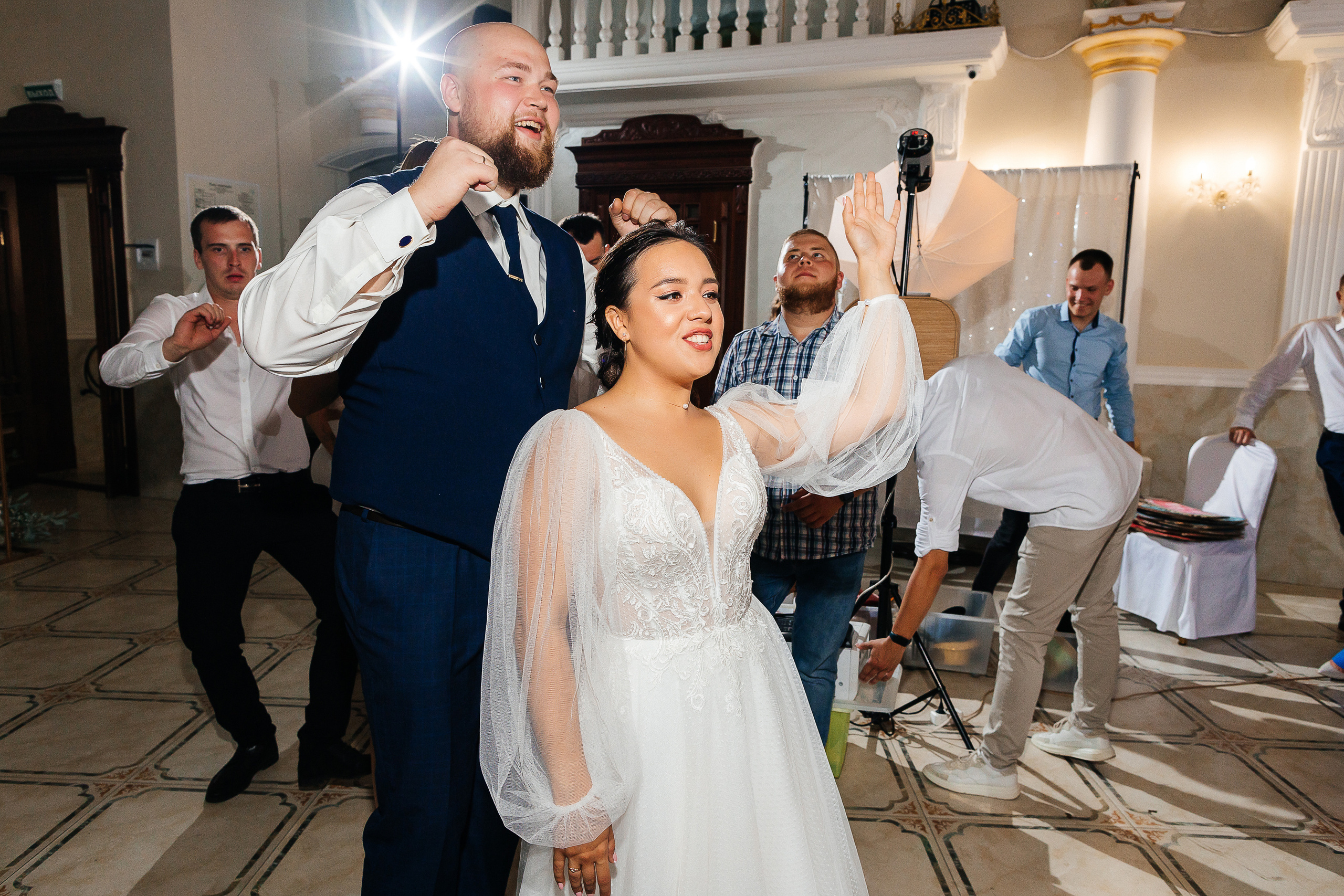 Невероятное появление невесты на свадебном ужине. Олег Сверчков | Свадебный фотограф Вологда