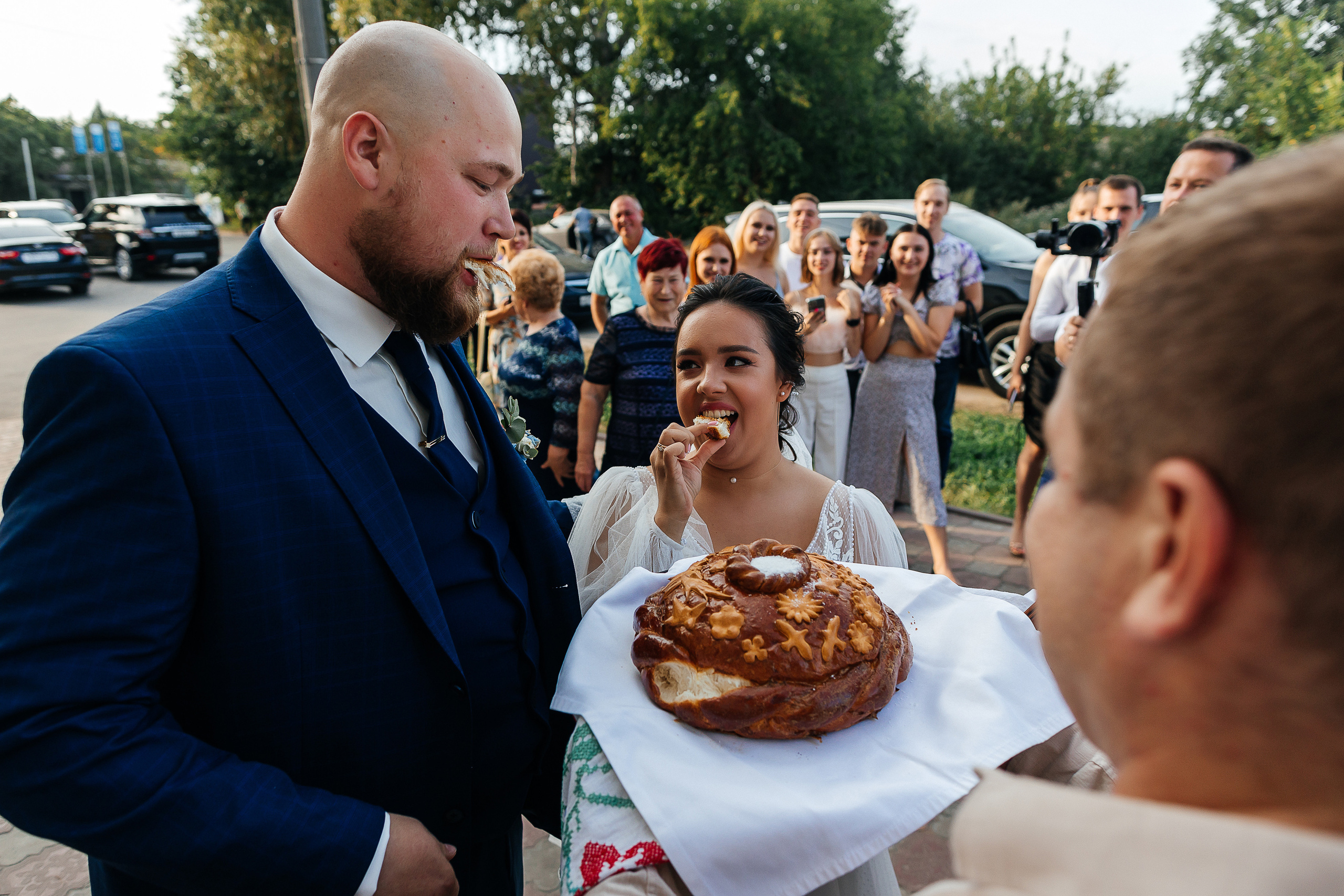 Невероятное появление невесты на свадебном ужине. Олег Сверчков | Свадебный фотограф Вологда